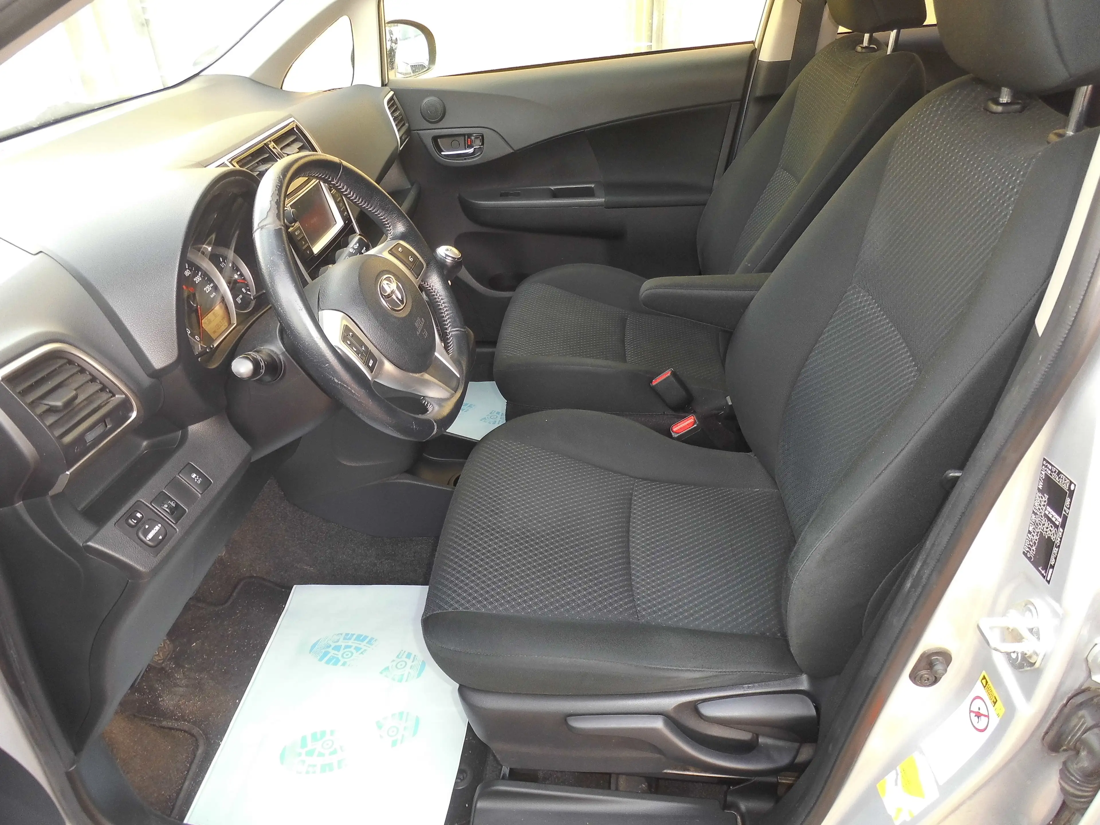 Toyota Verso-S Life — photo 7