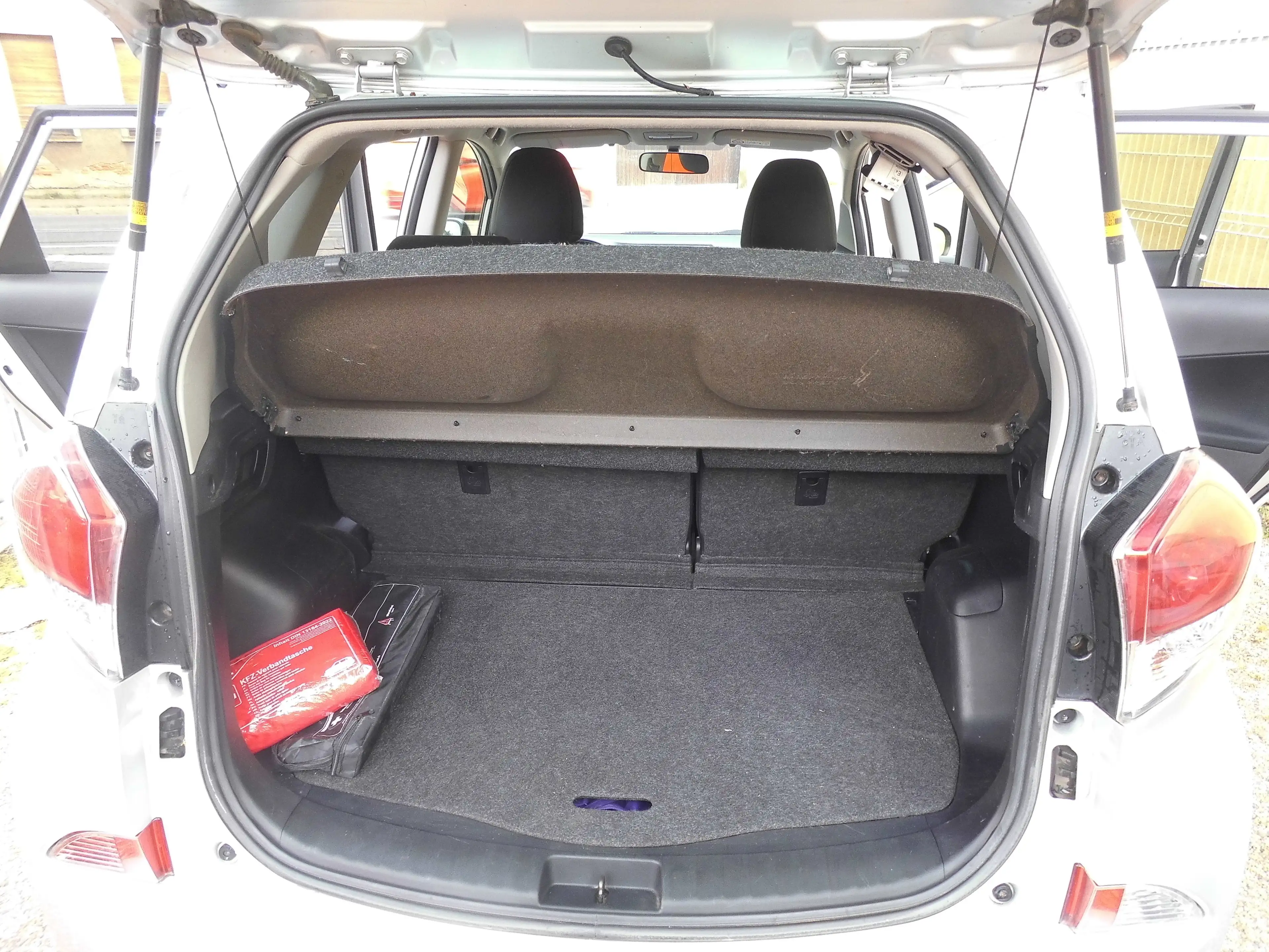 Toyota Verso-S Life — photo 10