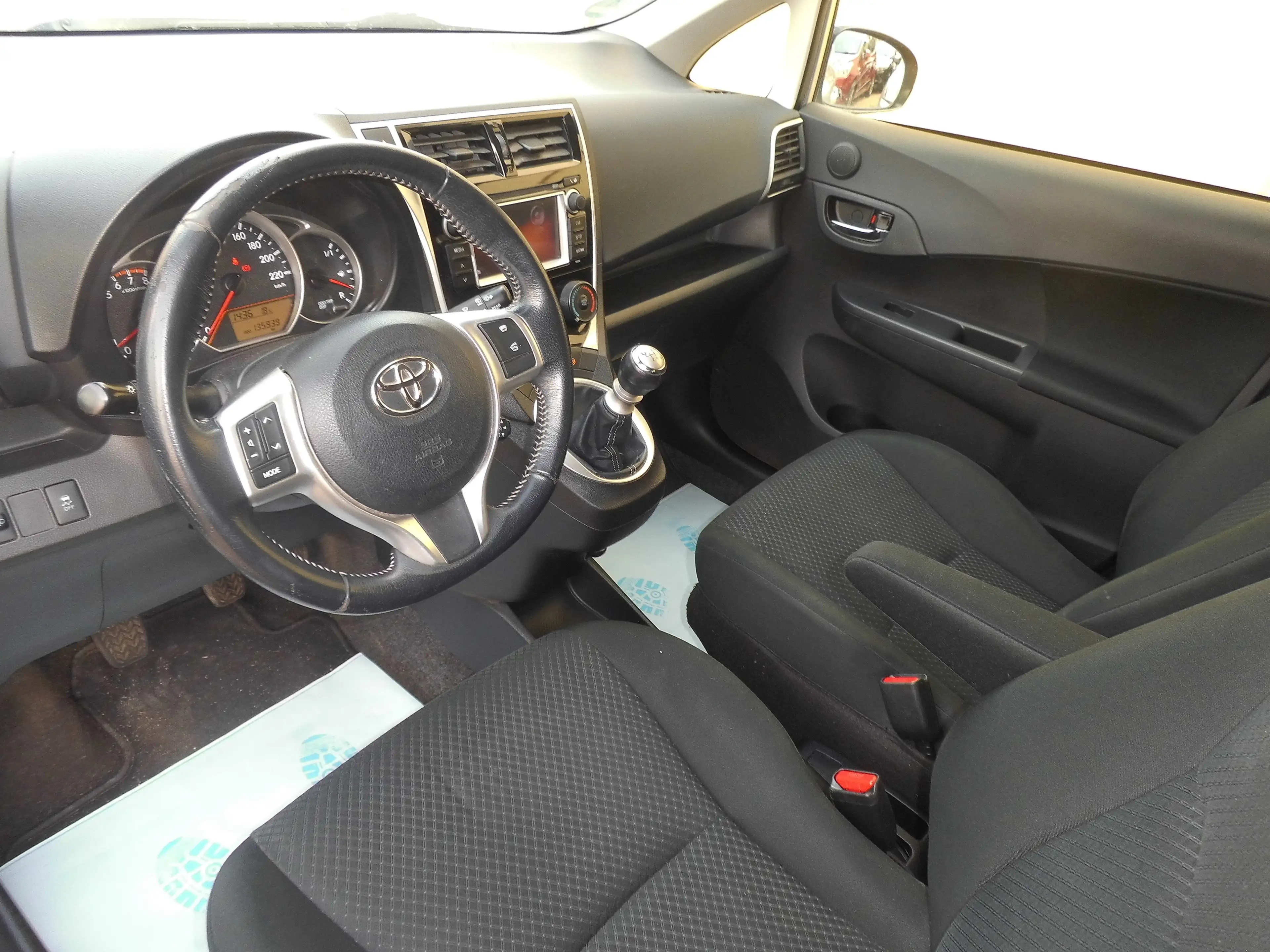 Toyota Verso-S Life — photo 8