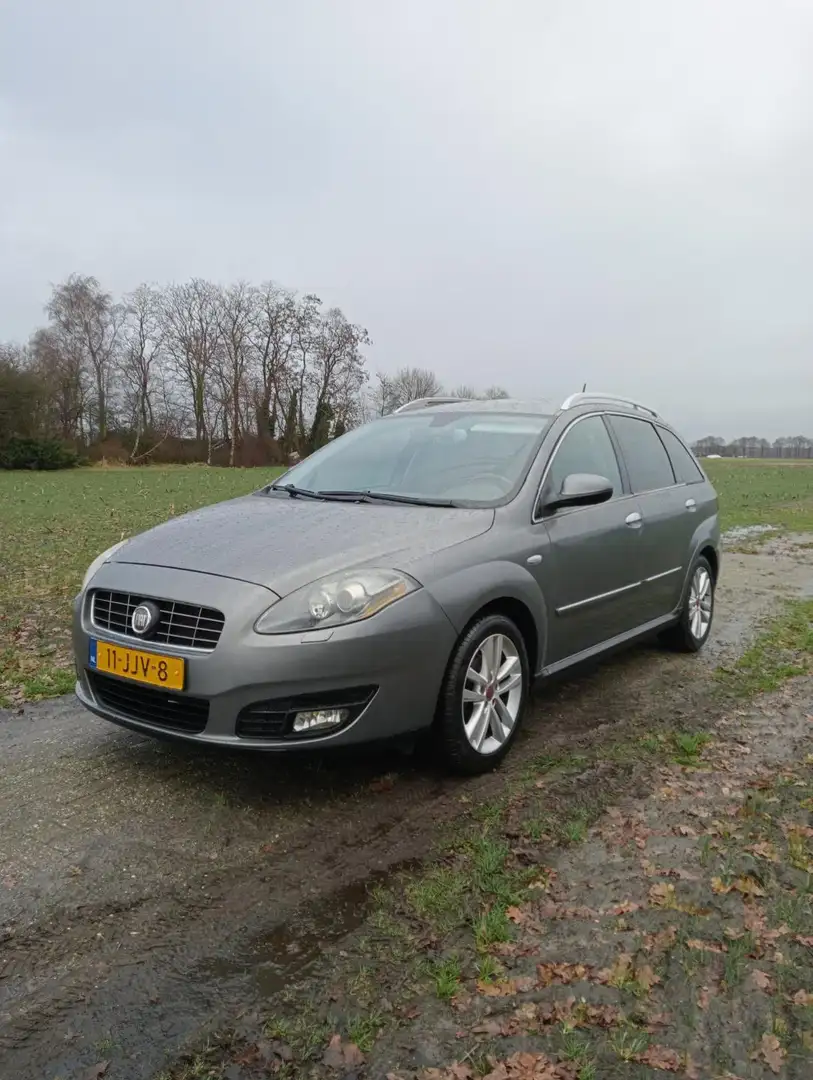 Fiat Croma 2.2 16V Corporate Premium Серый - 2