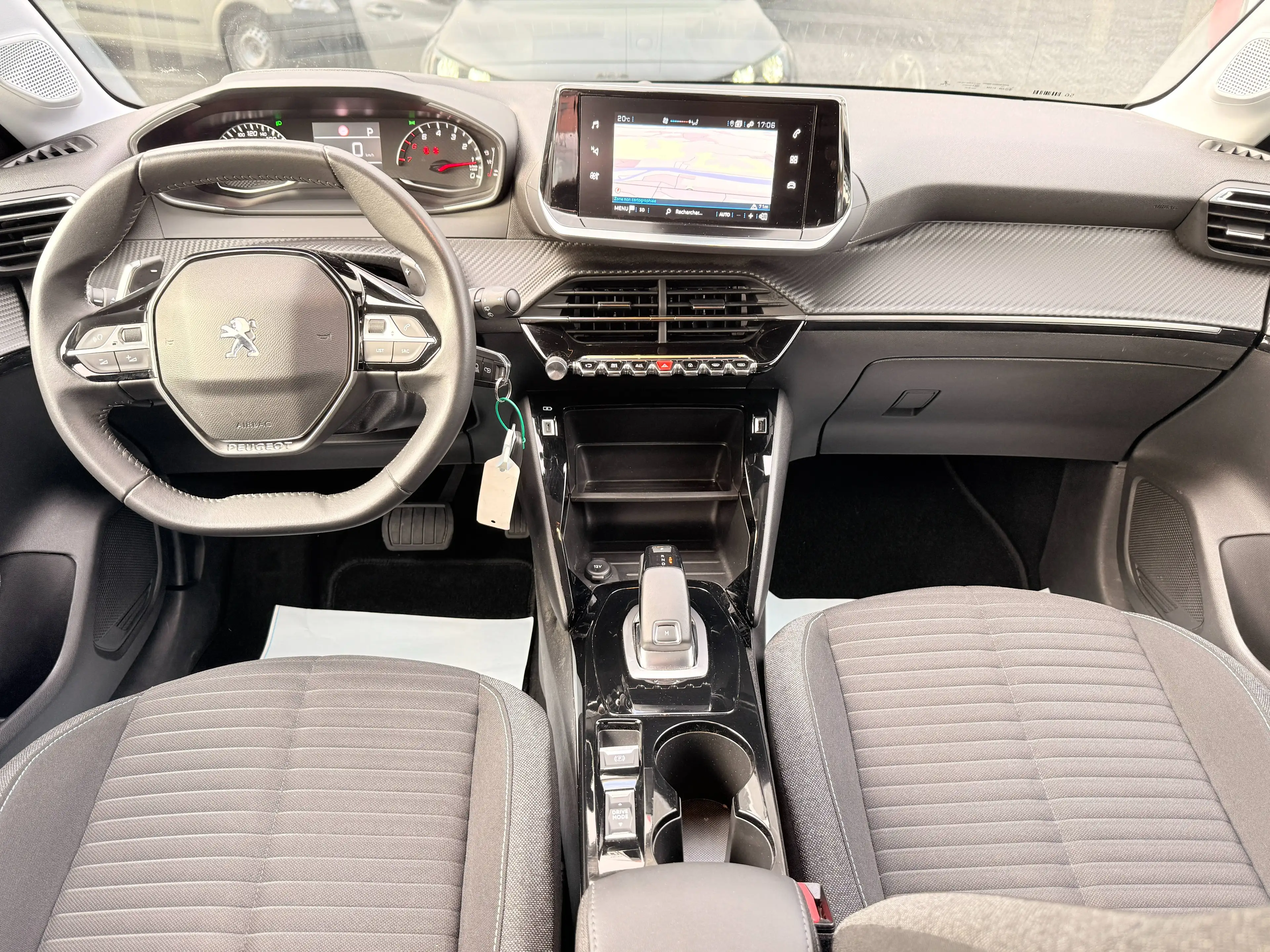 Peugeot 208 208 1.2i PureTech*Style*Gps*Boite-Auto*1er Main*Garantie 12 Mois* — photo 10