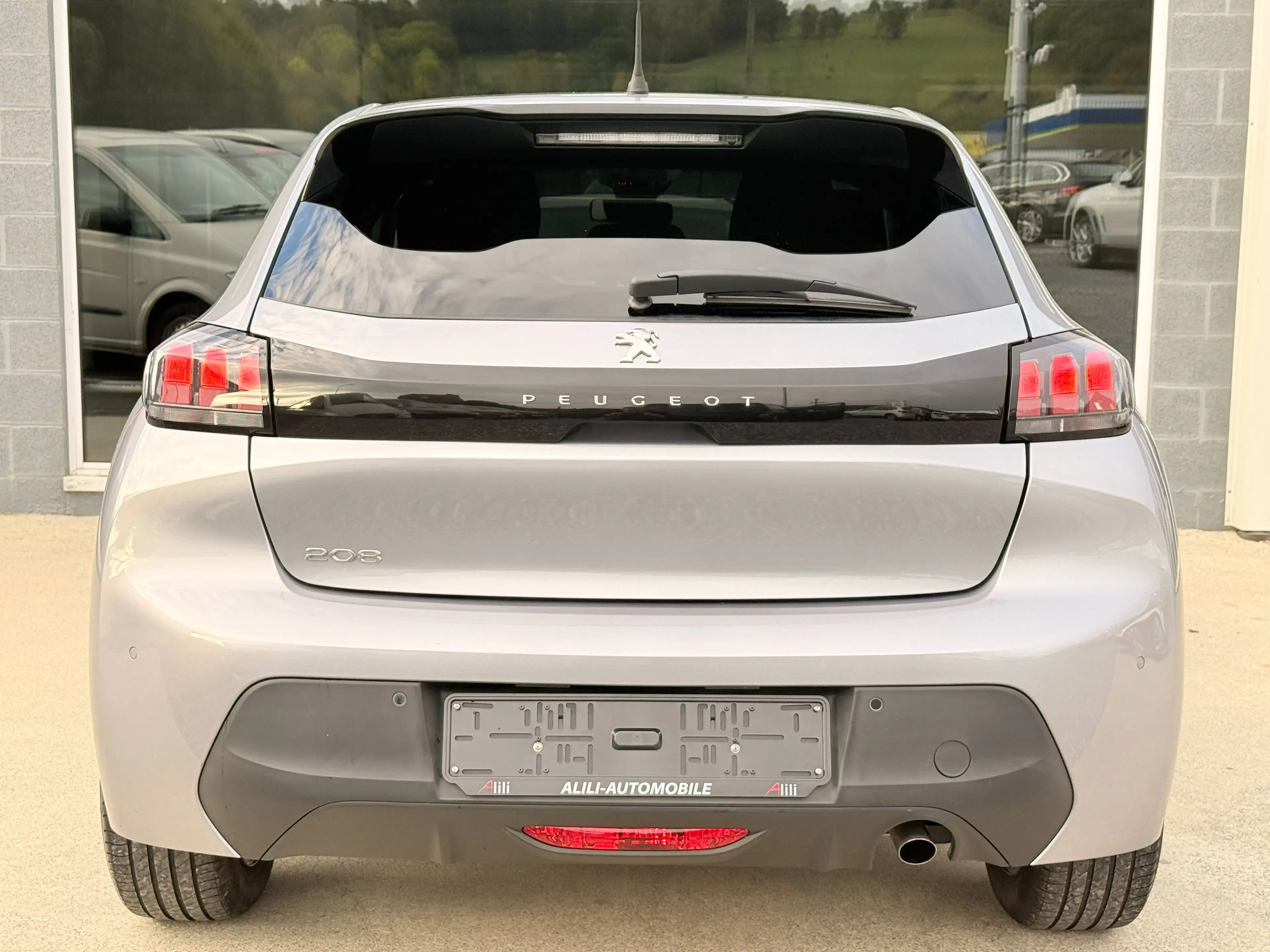 Peugeot 208 208 1.2i PureTech*Style*Gps*Boite-Auto*1er Main*Garantie 12 Mois* — photo 6