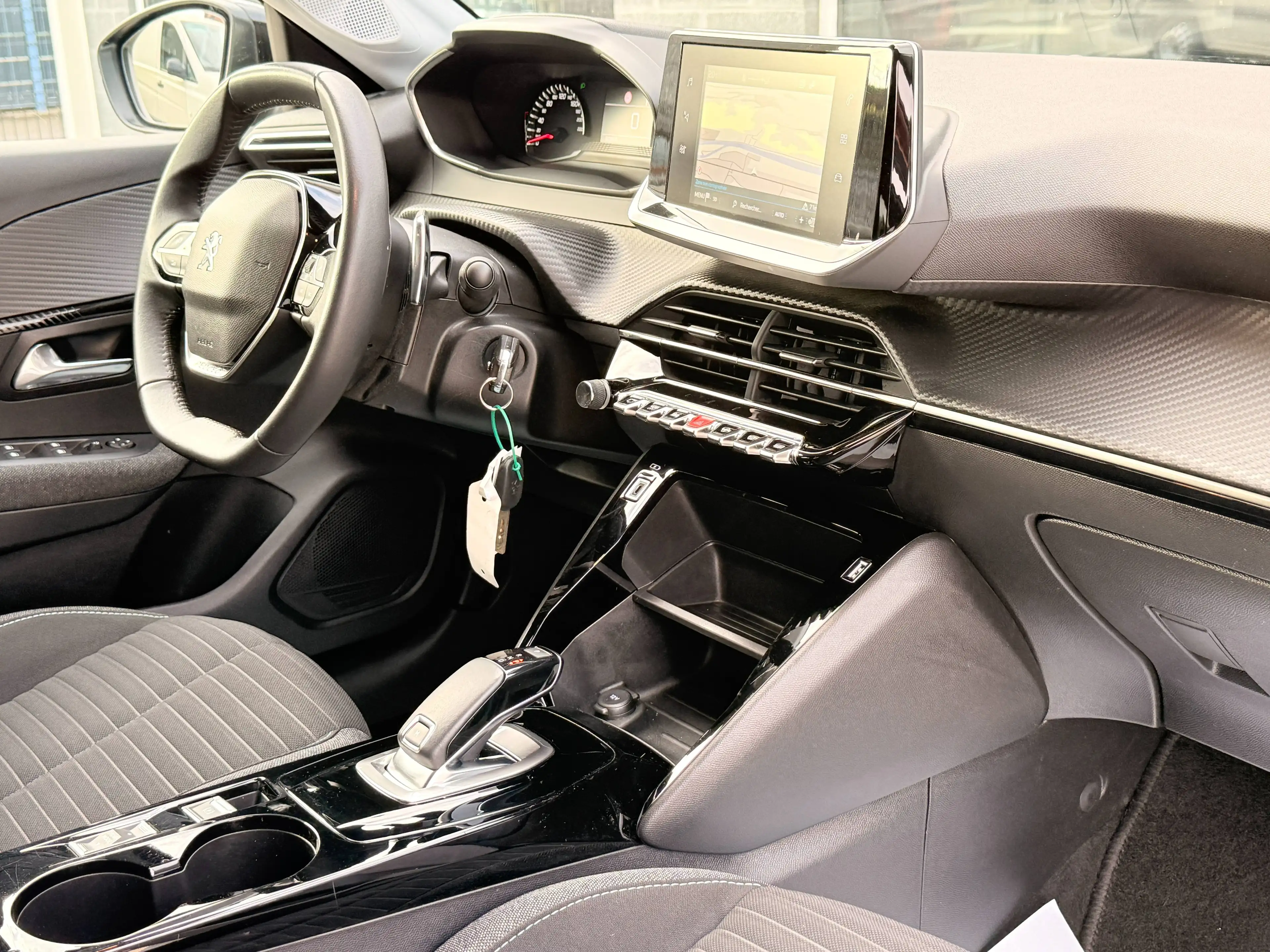 Peugeot 208 208 1.2i PureTech*Style*Gps*Boite-Auto*1er Main*Garantie 12 Mois* — photo 11