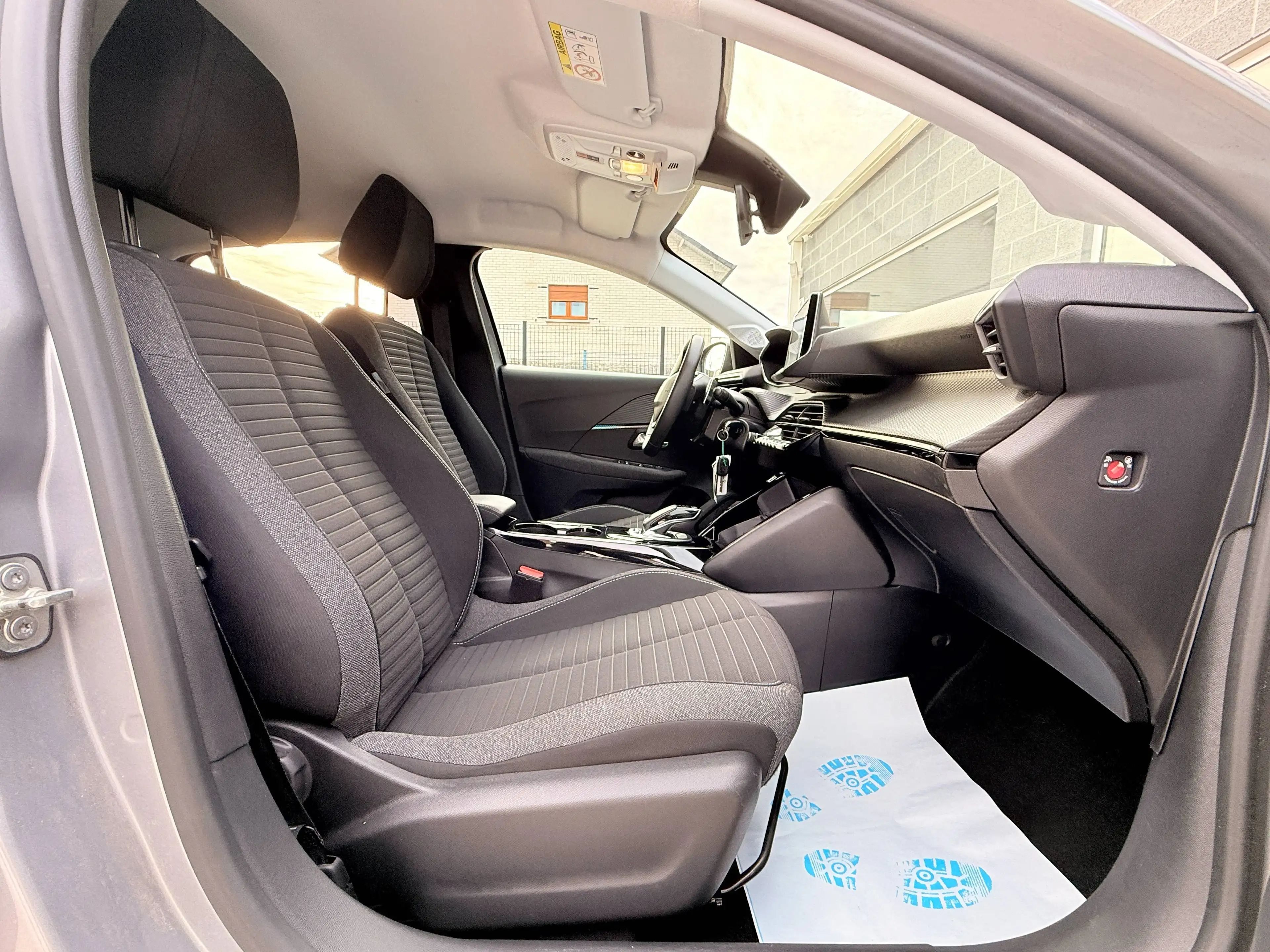 Peugeot 208 208 1.2i PureTech*Style*Gps*Boite-Auto*1er Main*Garantie 12 Mois* — photo 14