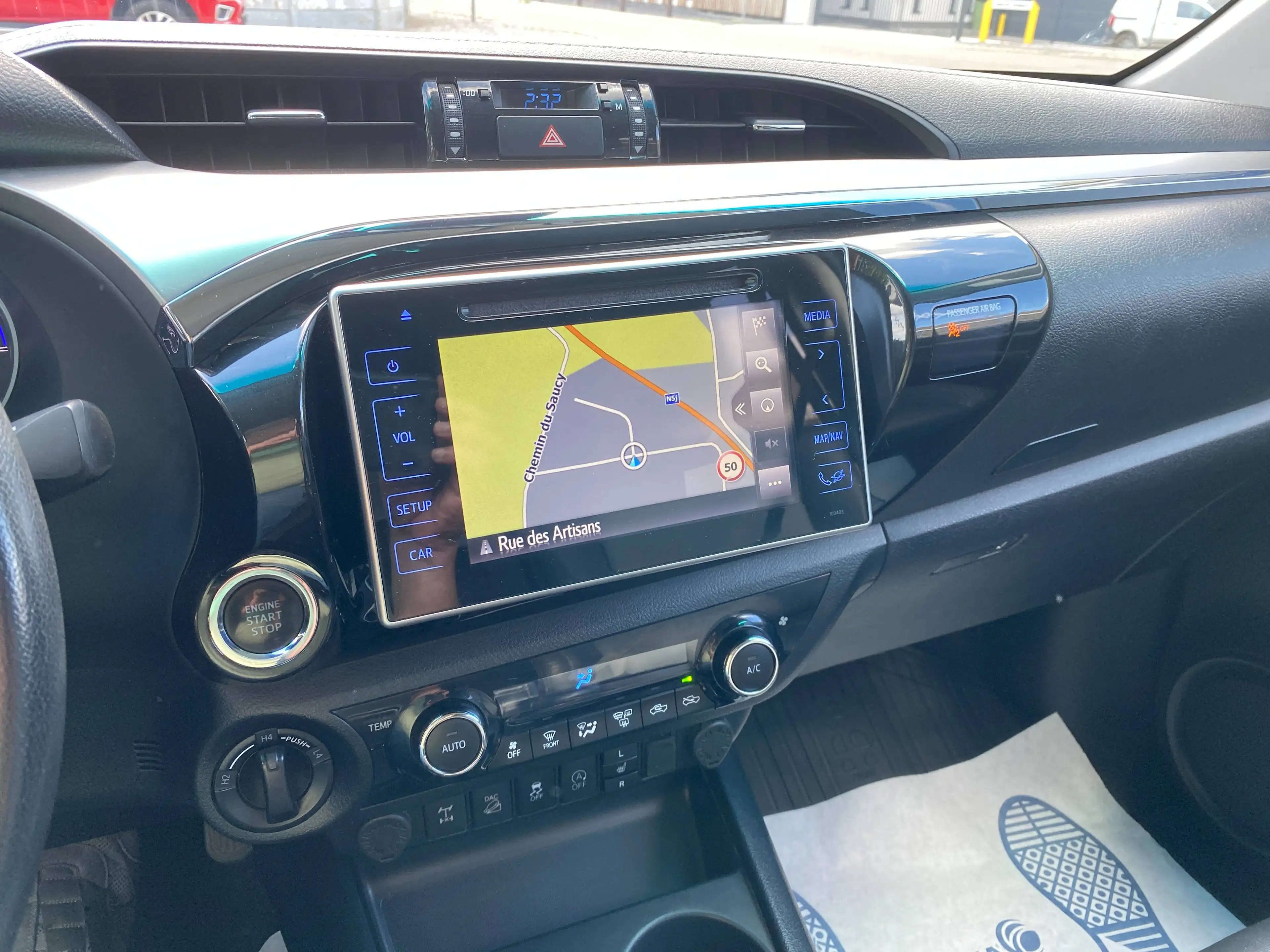 Toyota Hilux 2.4 D-4D 4WD Lounge — photo 9