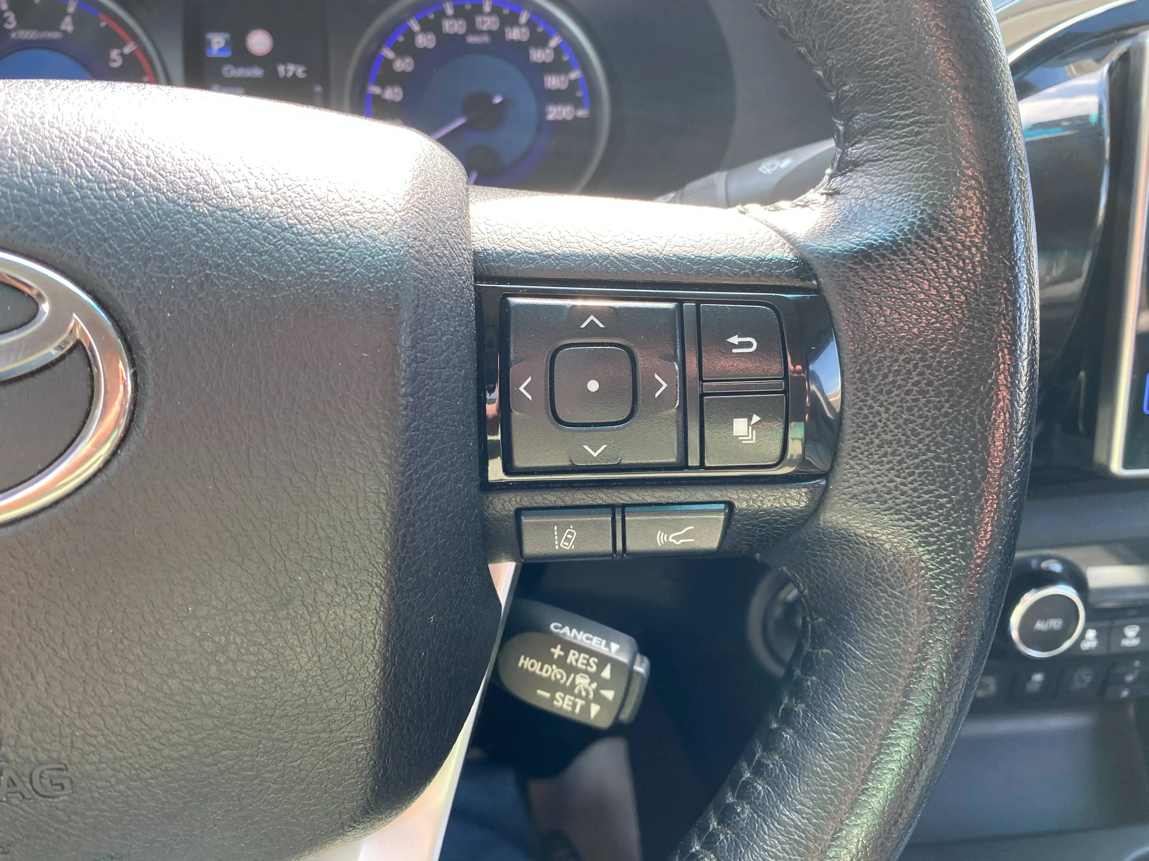 Toyota Hilux 2.4 D-4D 4WD Lounge — photo 11