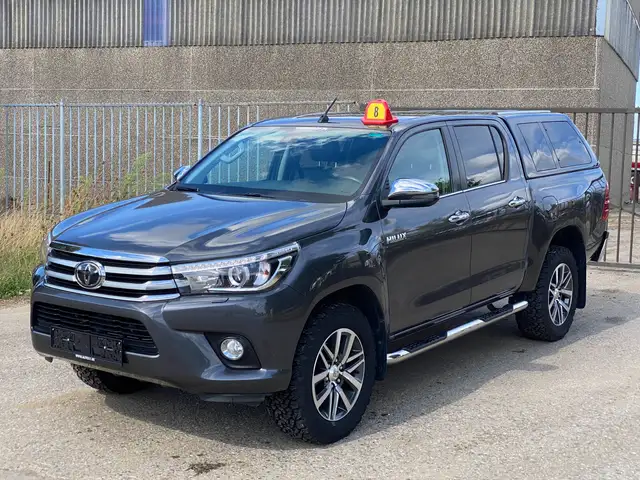 Toyota Hilux 2.4 D-4D 4WD Lounge
