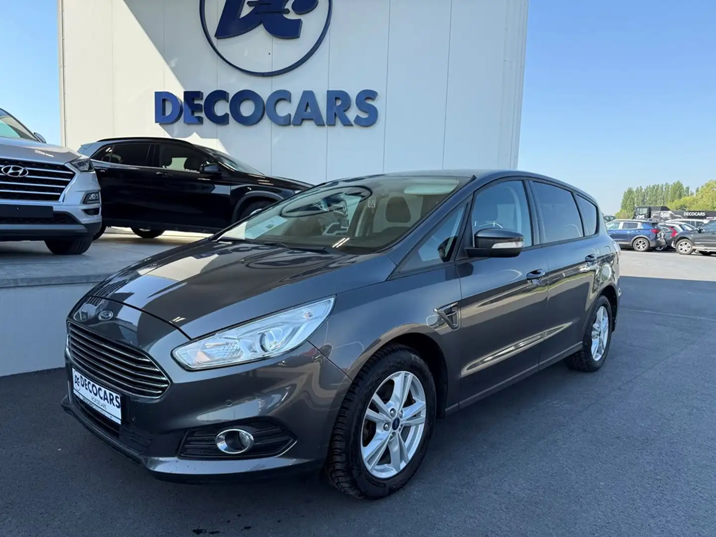 Ford S-Max Zeer mooie wagen * Trekhaak - Navi - Touchscreen * Gris - 1