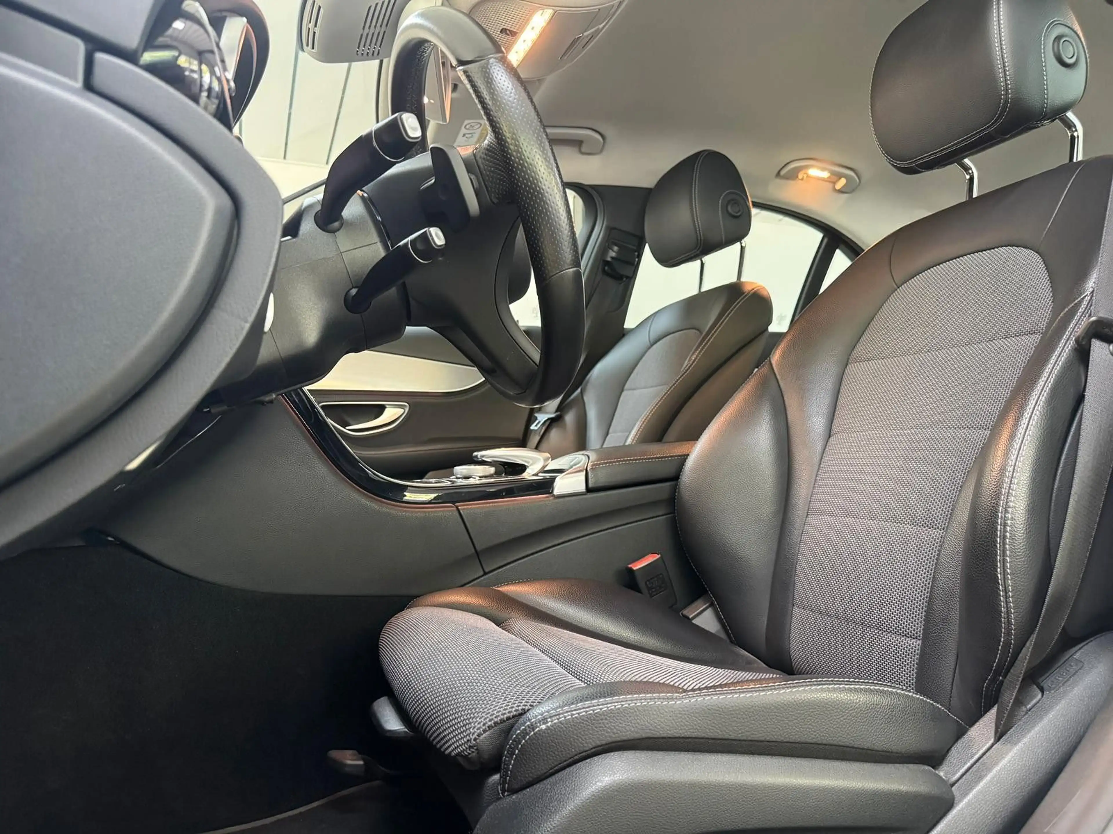 Mercedes-Benz C 180 CGI Avantgarde*Ambiente*Spurh.*Totwinkel* — photo 15
