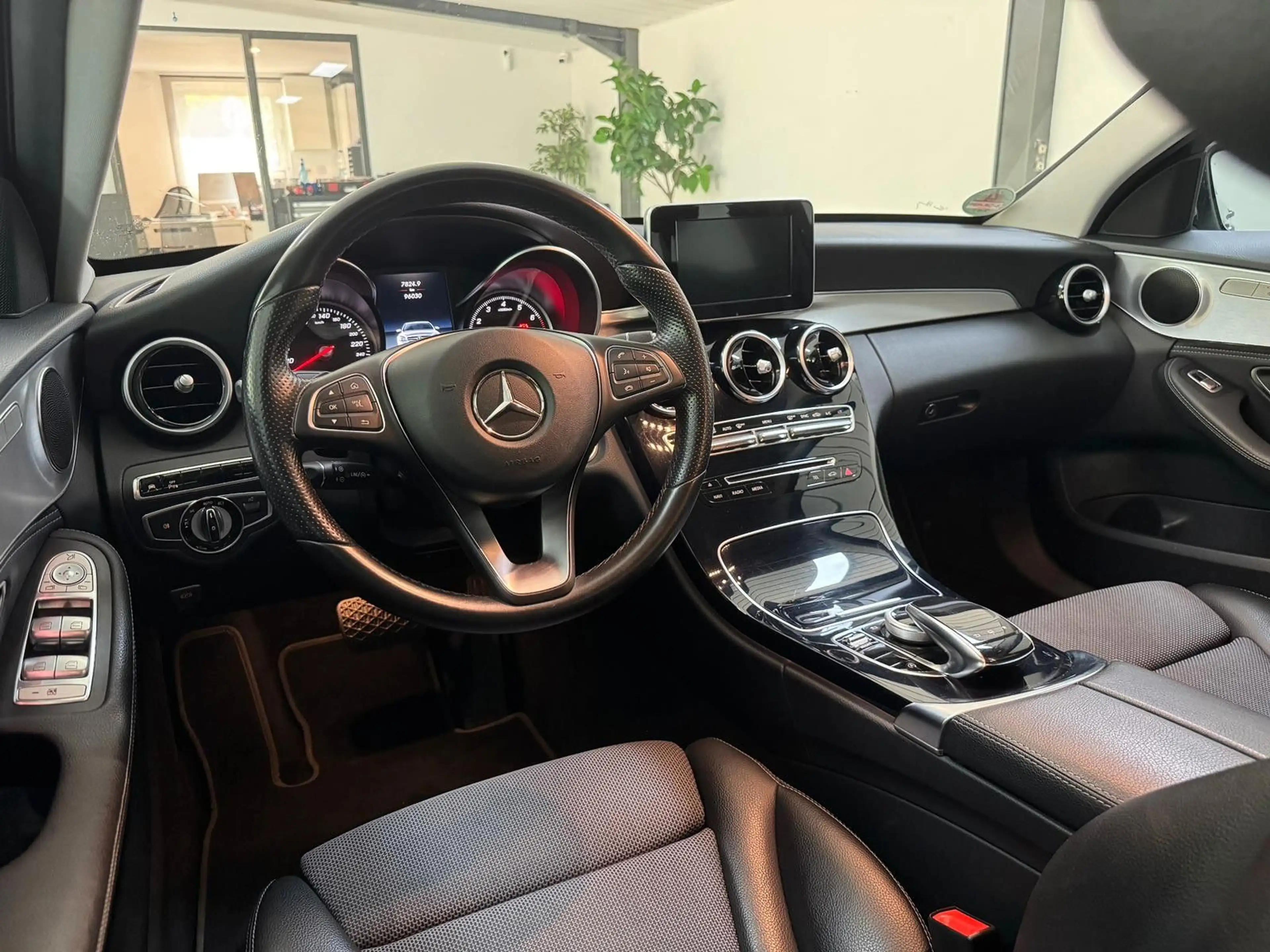 Mercedes-Benz C 180 CGI Avantgarde*Ambiente*Spurh.*Totwinkel* — photo 14