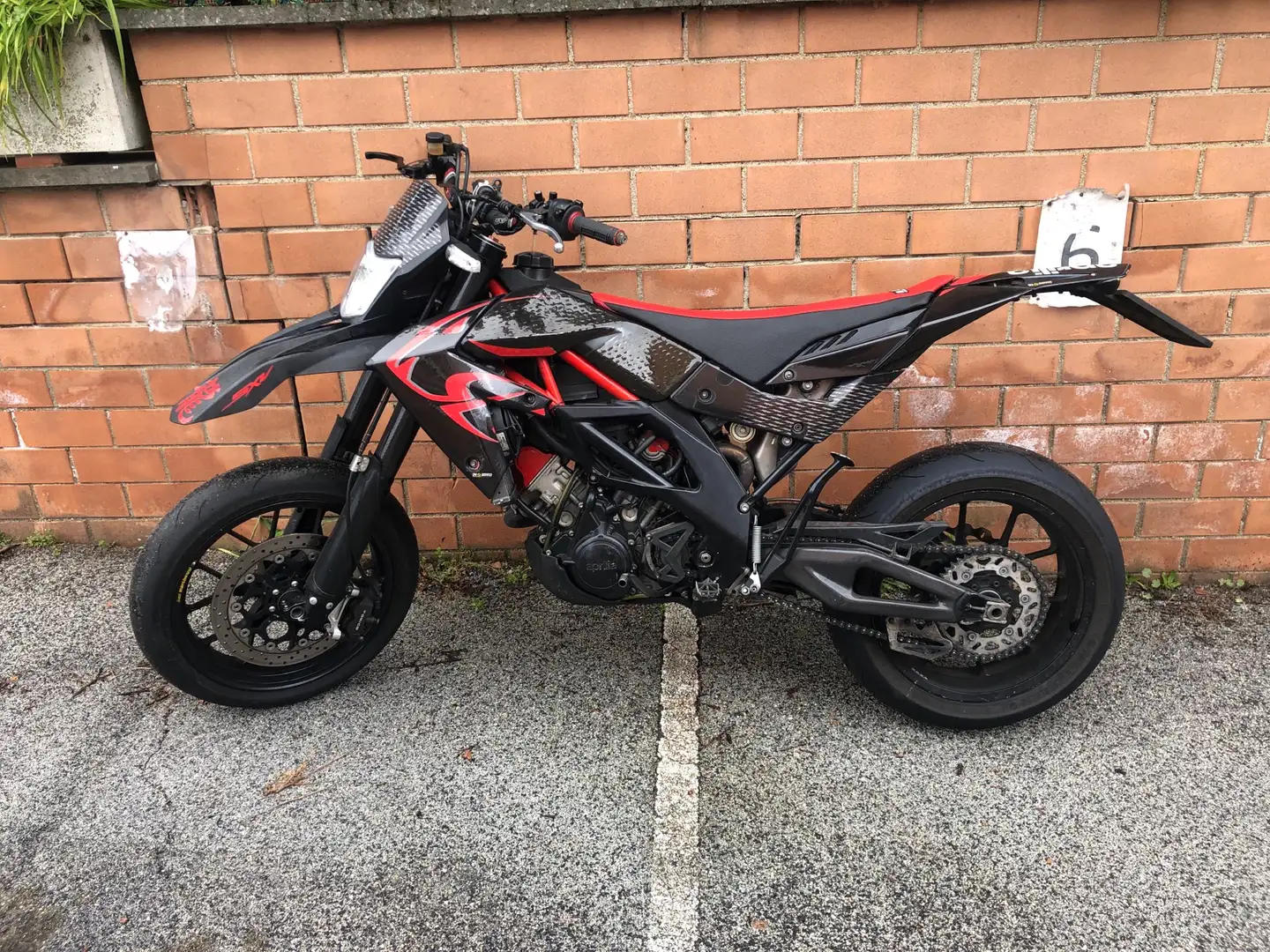 Aprilia SXV 550 Rot - 1