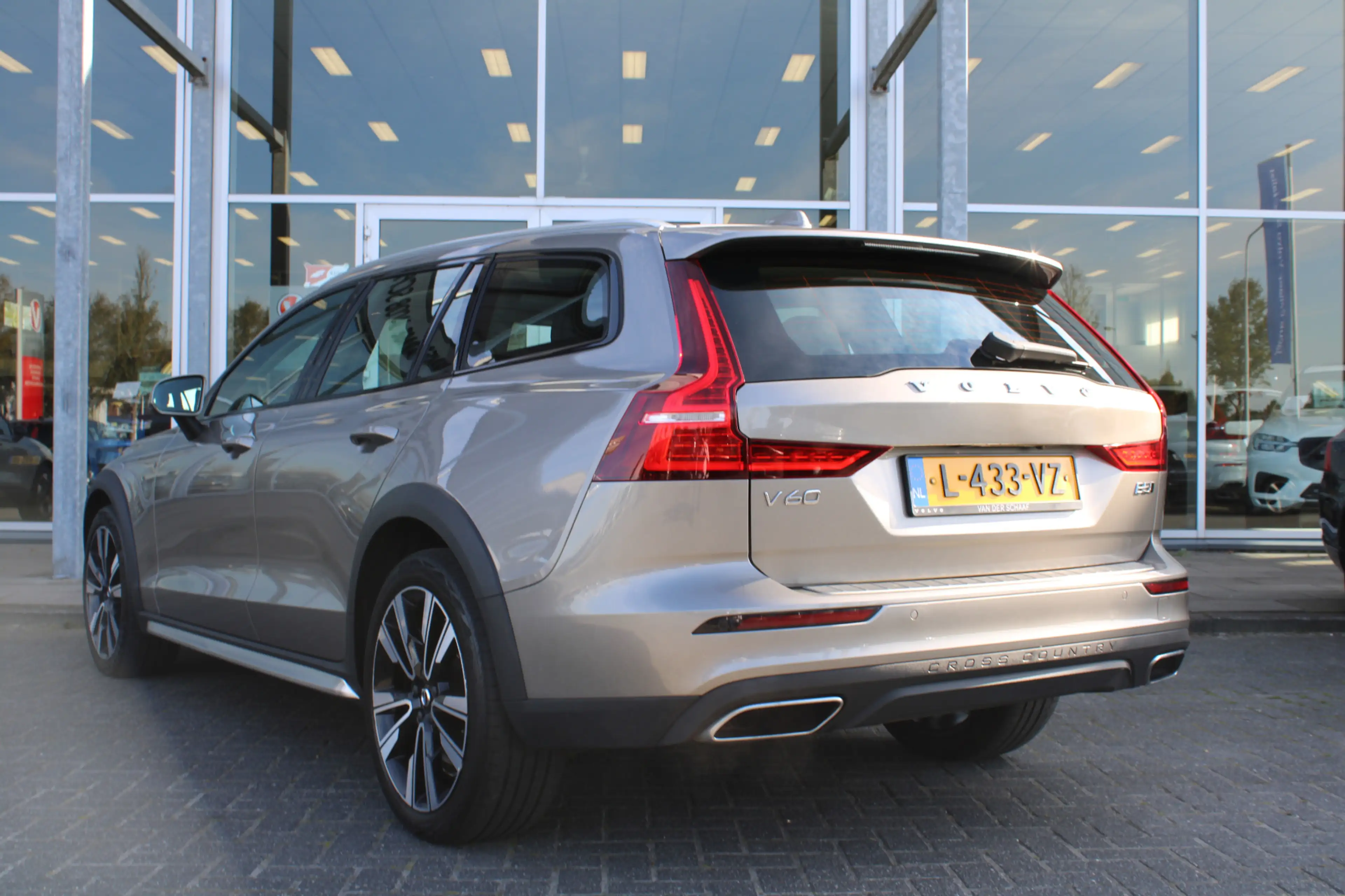 Volvo V60 Cross Country B5 Automaat AWD Pro | Massagestoelen | Head-Up | S — photo 3