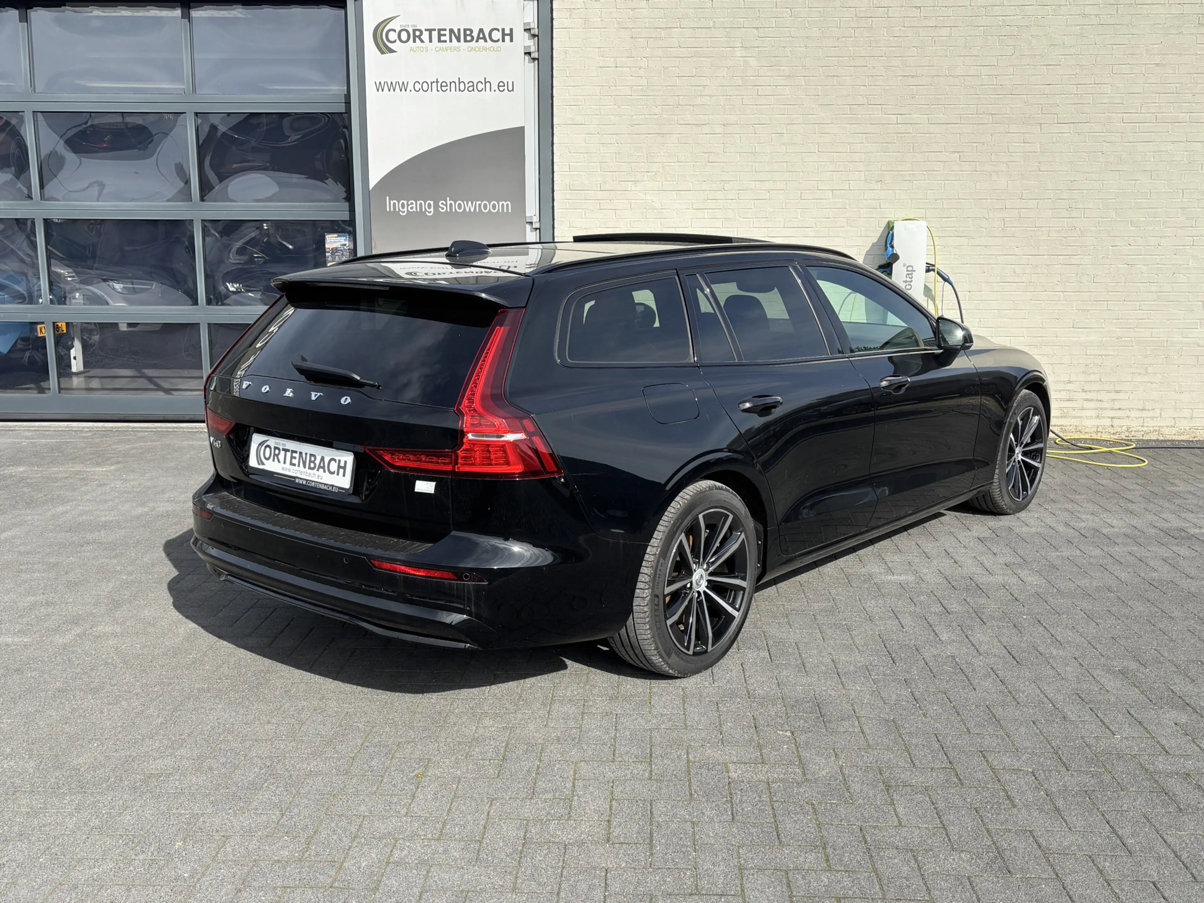Volvo V60 2.0 T8 Plug-in hybrid AWD Ultimate Dark | Zwenkbar — photo 4