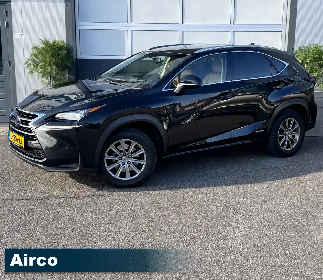 Lexus NX 300h AWD President Line /NAVI/CAMERA/AIRCO/GARANTIE/ Schwarz - 2