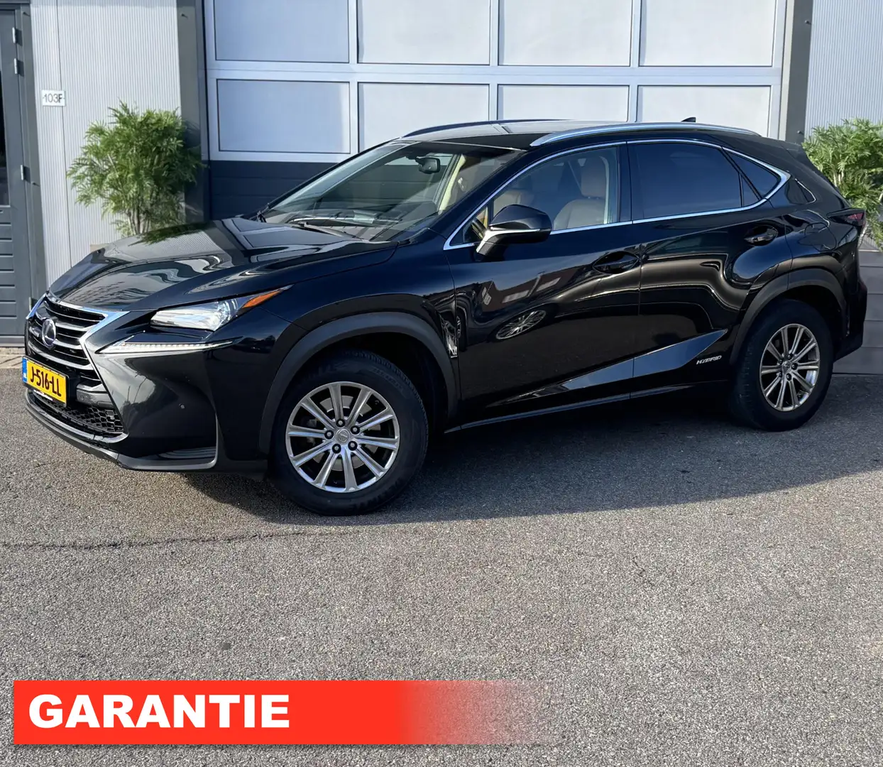 Lexus NX 300h AWD President Line /NAVI/CAMERA/AIRCO/GARANTIE/ Noir - 2