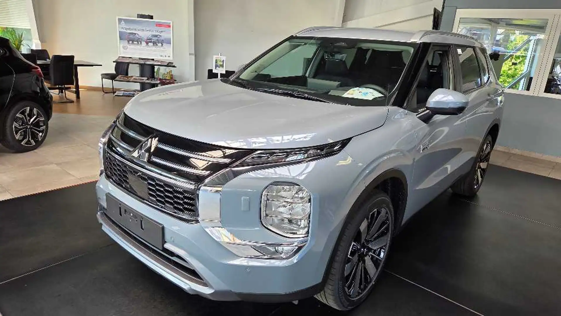 Mitsubishi Outlander 2.4L PHEV Intro Edition Grau - 2