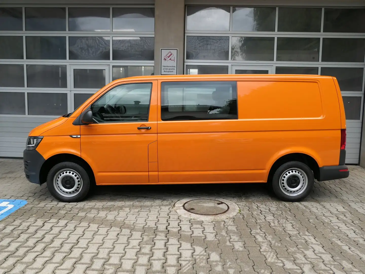 Volkswagen T6 Transporter VW Doka-T6 Kastenwagen LR TDI Orange - 2