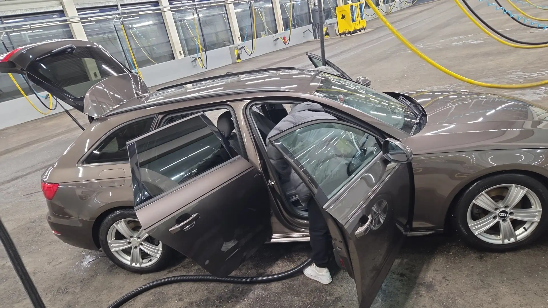 Audi A4 Avant 2,0 TDI,6Gang,Pickerl 12/2026 Braun - 2