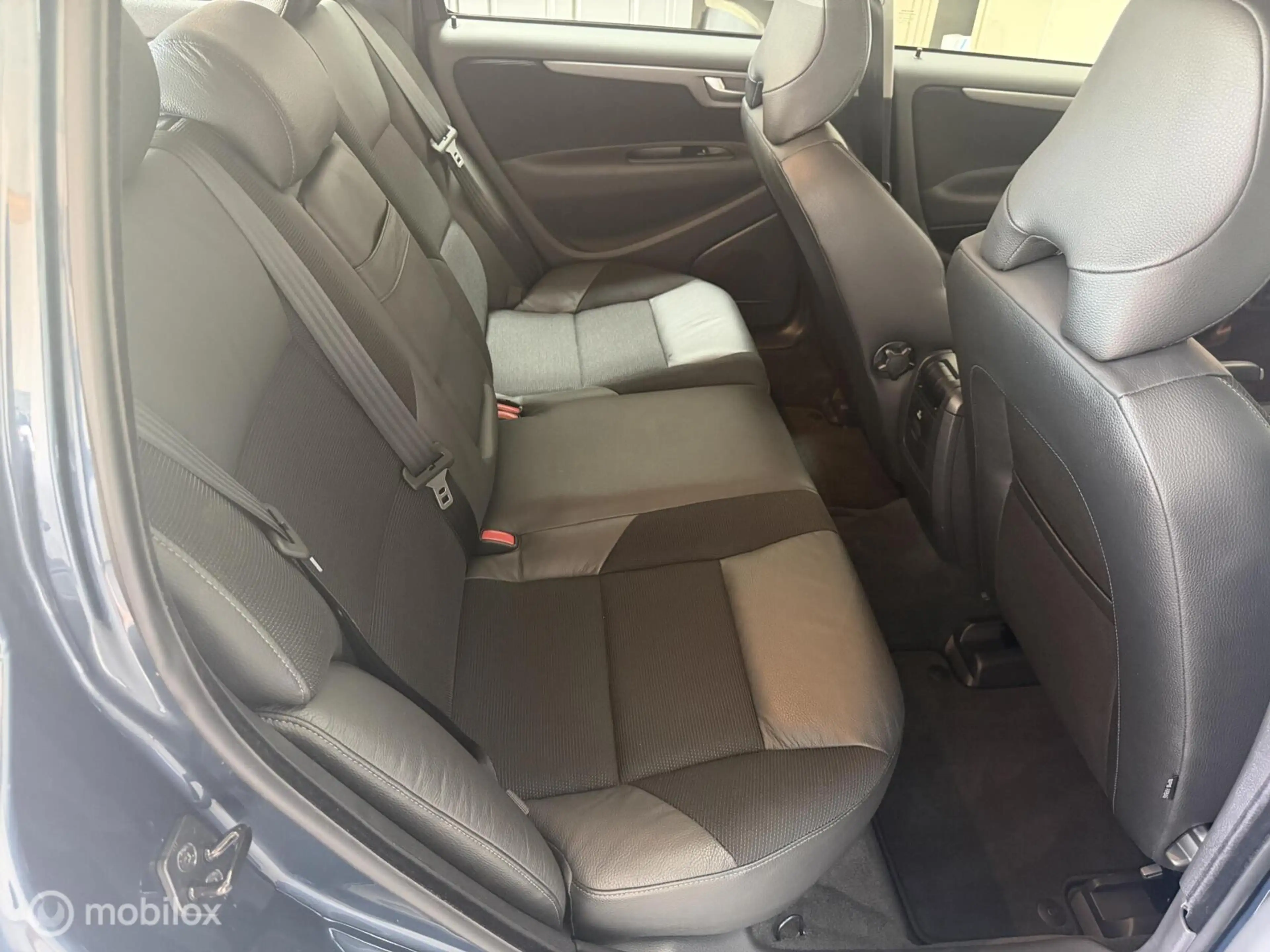 Volvo V70 2.4 Edition Classic UNIEK 14.852KM / 1E EIGENAAR — photo 16
