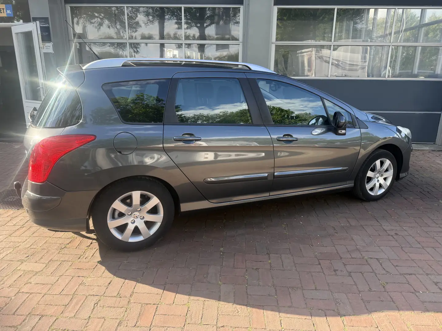 Peugeot 308 1.6 THP XT Leer,Pdc,Panodak,16Inch,Trekhaak Leuk b Grigio - 2
