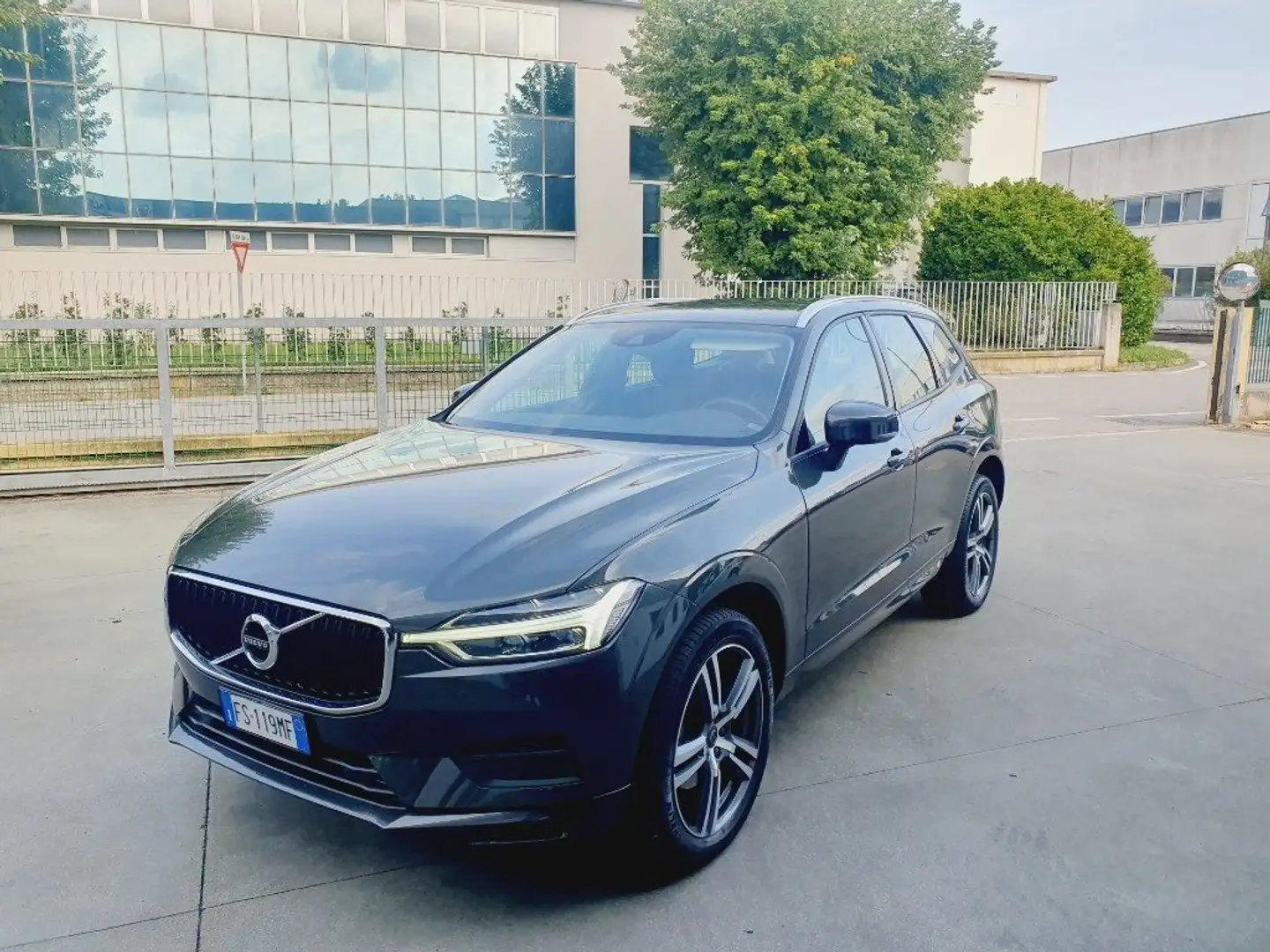 Volvo XC60 D4 AWD Geartronic Business cerchi 20 pollici Gris - 2