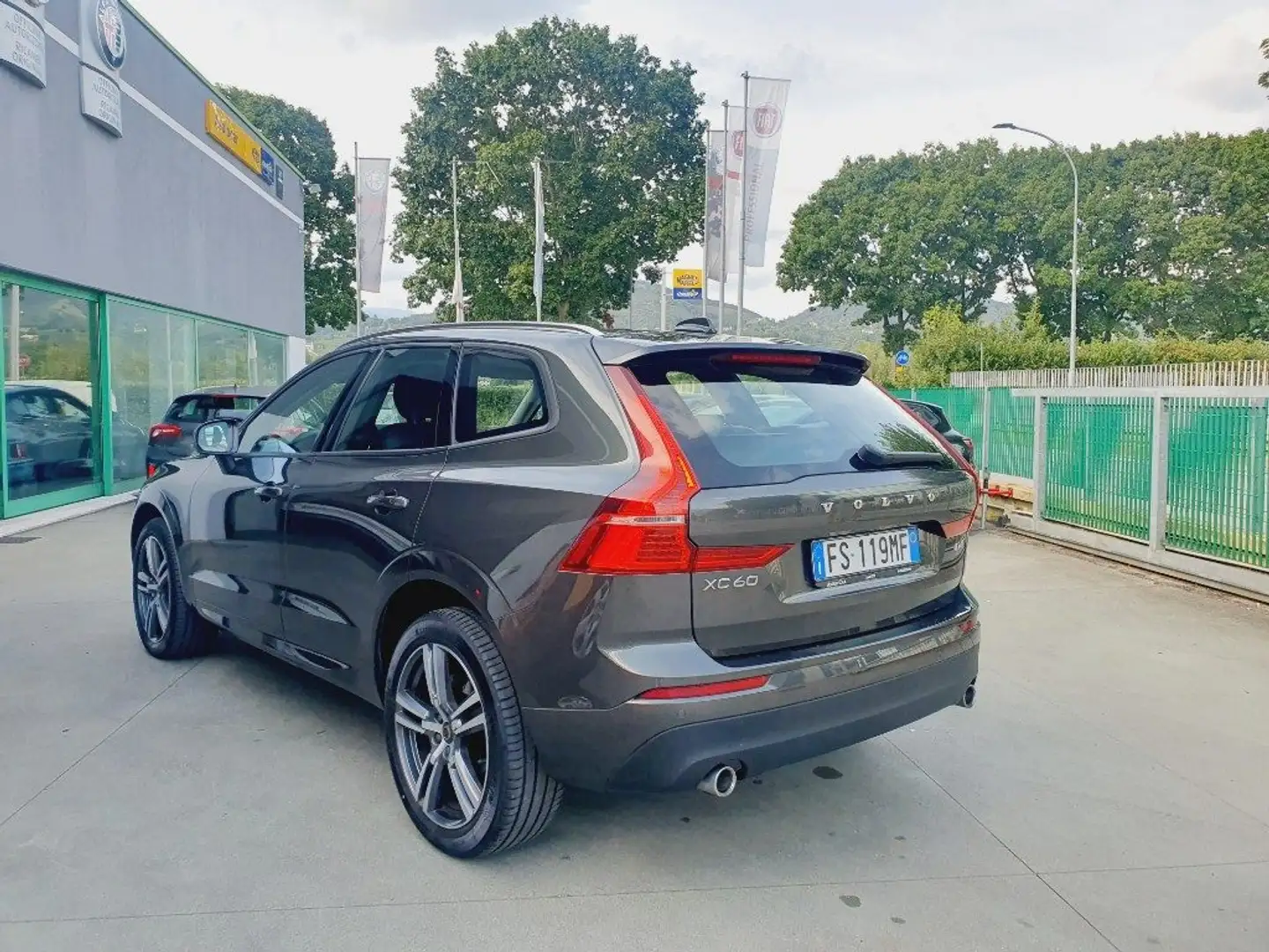 Volvo XC60 D4 AWD Geartronic Business cerchi 20 pollici Gris - 1