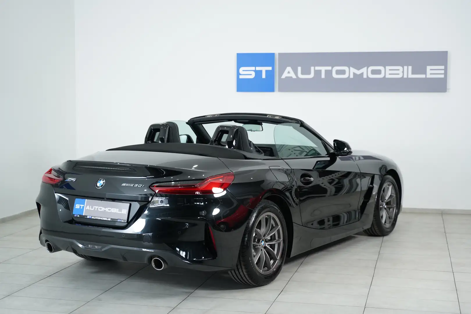 BMW Z4 sDrive 30 i Aut. // M-SPORTPAKET // Schwarz - 2