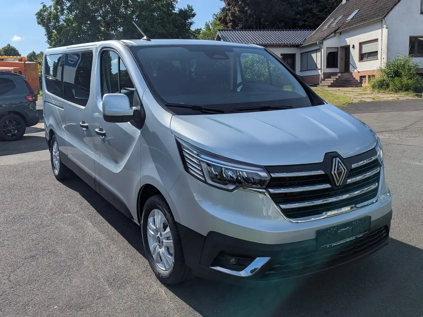 Renault Trafic dCi 150 L2H1 3,0t 8/9-Sitzer NEUE 9-GANG AUTOMATIK Silber - 2