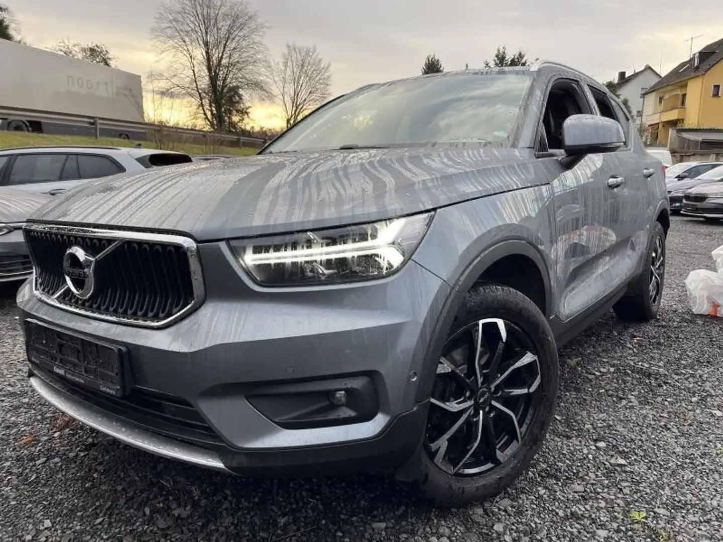 Volvo XC40 Momentum 2WD*LED*NAVI*KAM*ALU* Grau - 1