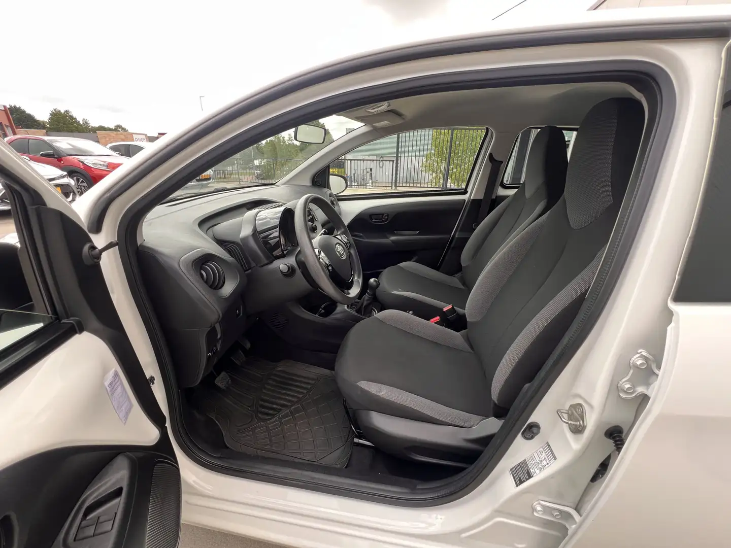 Toyota Aygo 1.0 VVT-i x-fun | Airco | Dealer onderhouden Blanco - 2