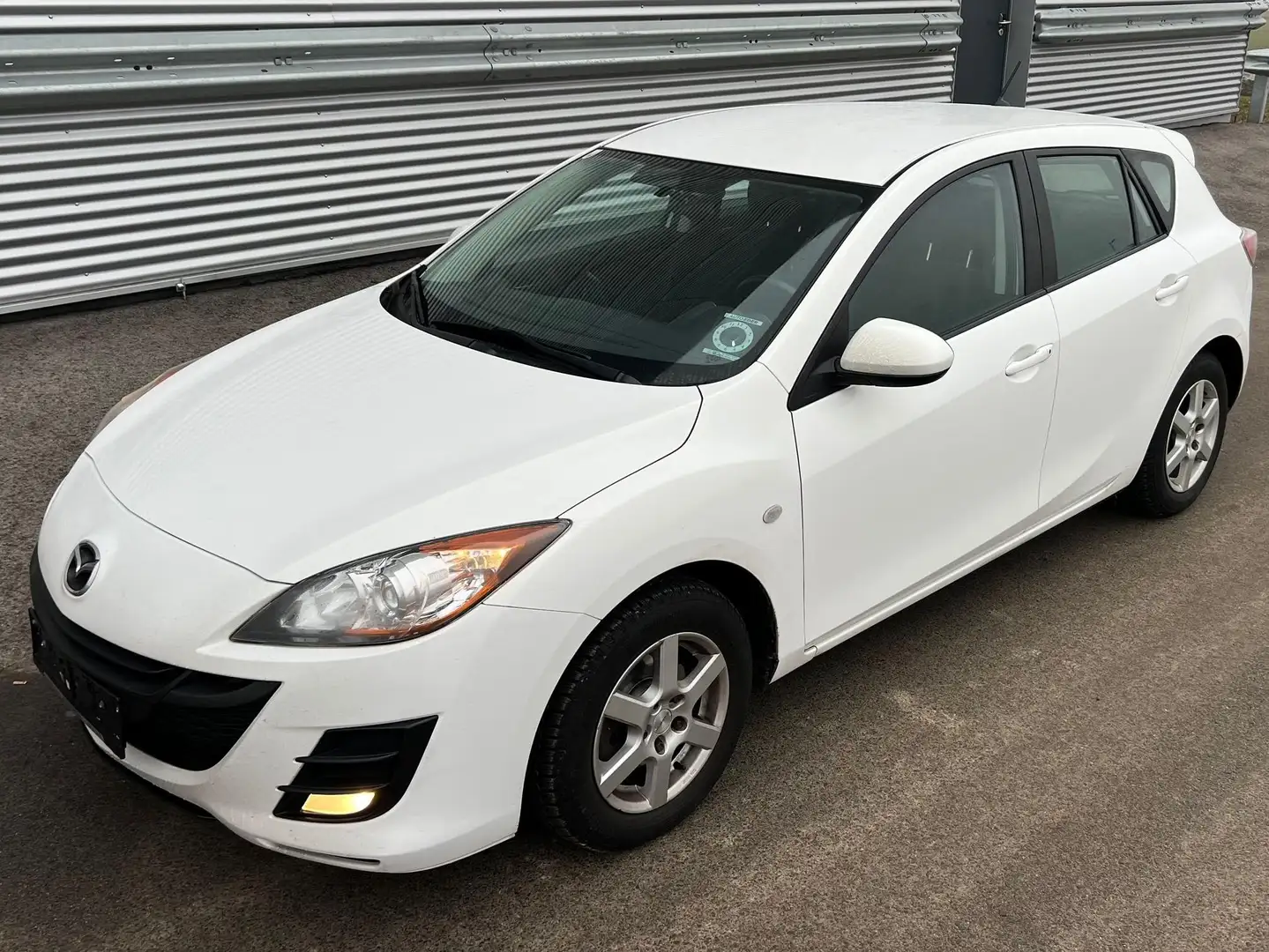 Mazda 3 3 Sport 1,6i Special Edition ID:59 Weiß - 1
