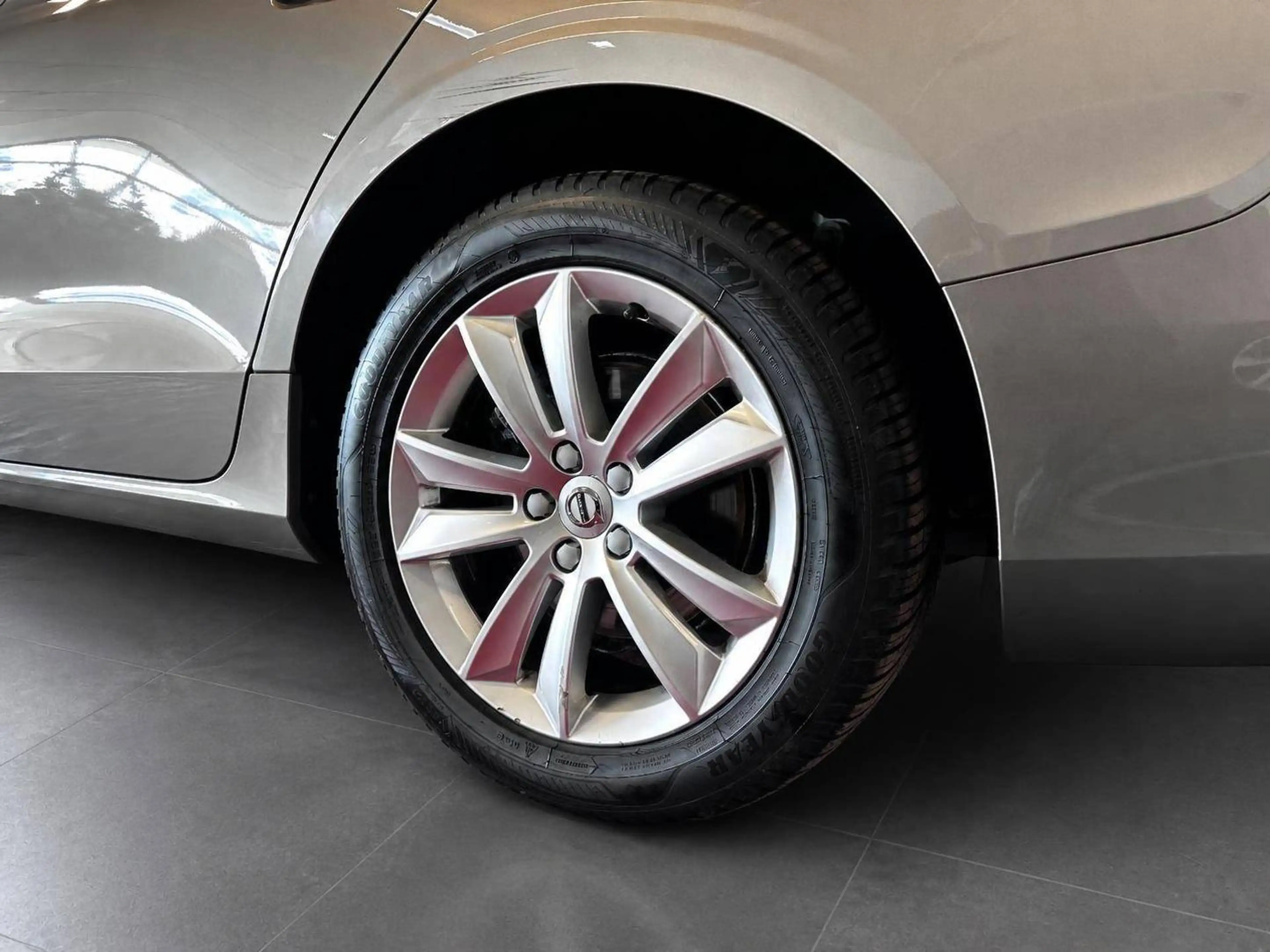 Volvo V60 Momentum Pro //Leder//LED//Navi// — photo 4