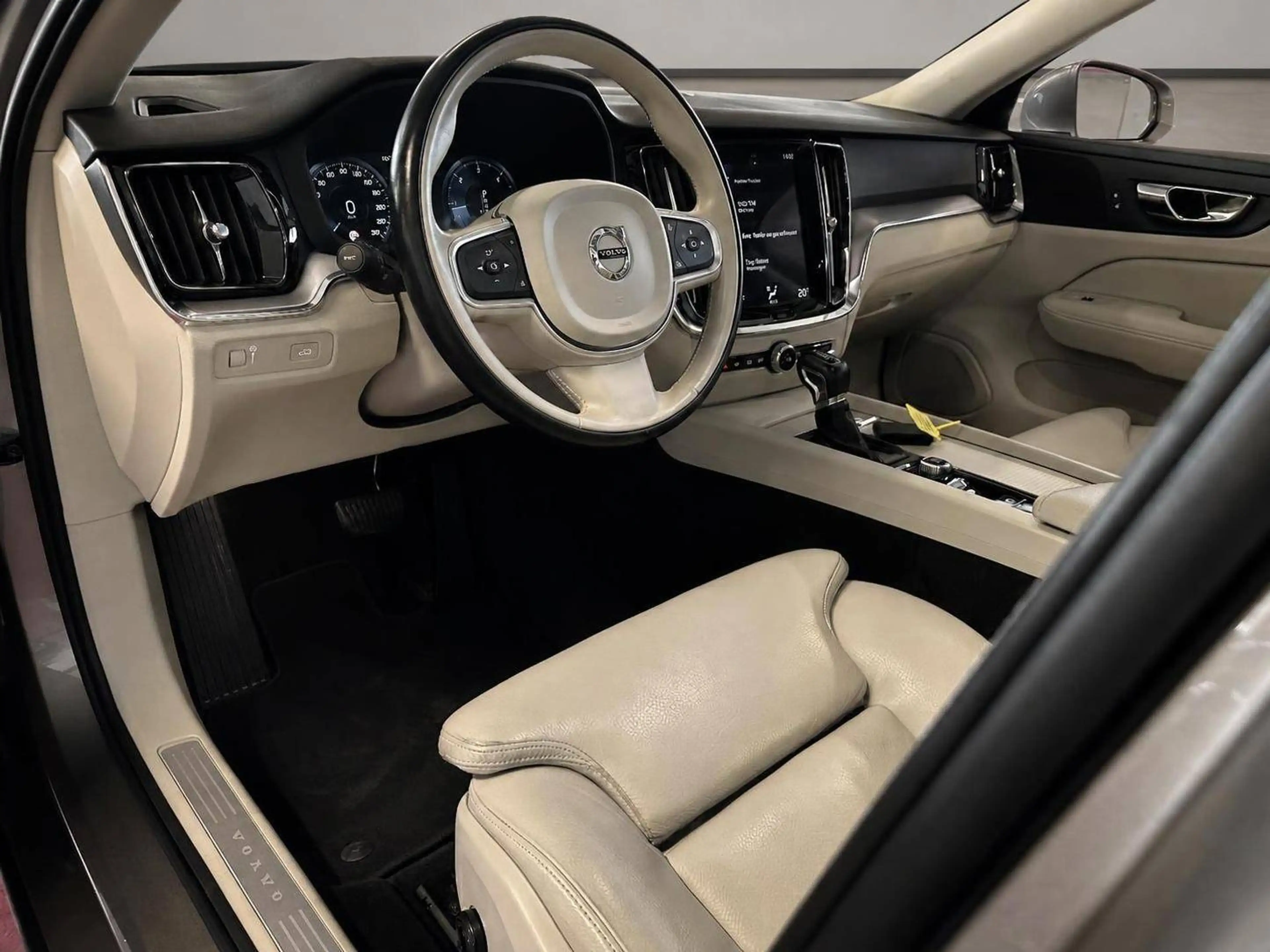 Volvo V60 Momentum Pro //Leder//LED//Navi// — photo 10
