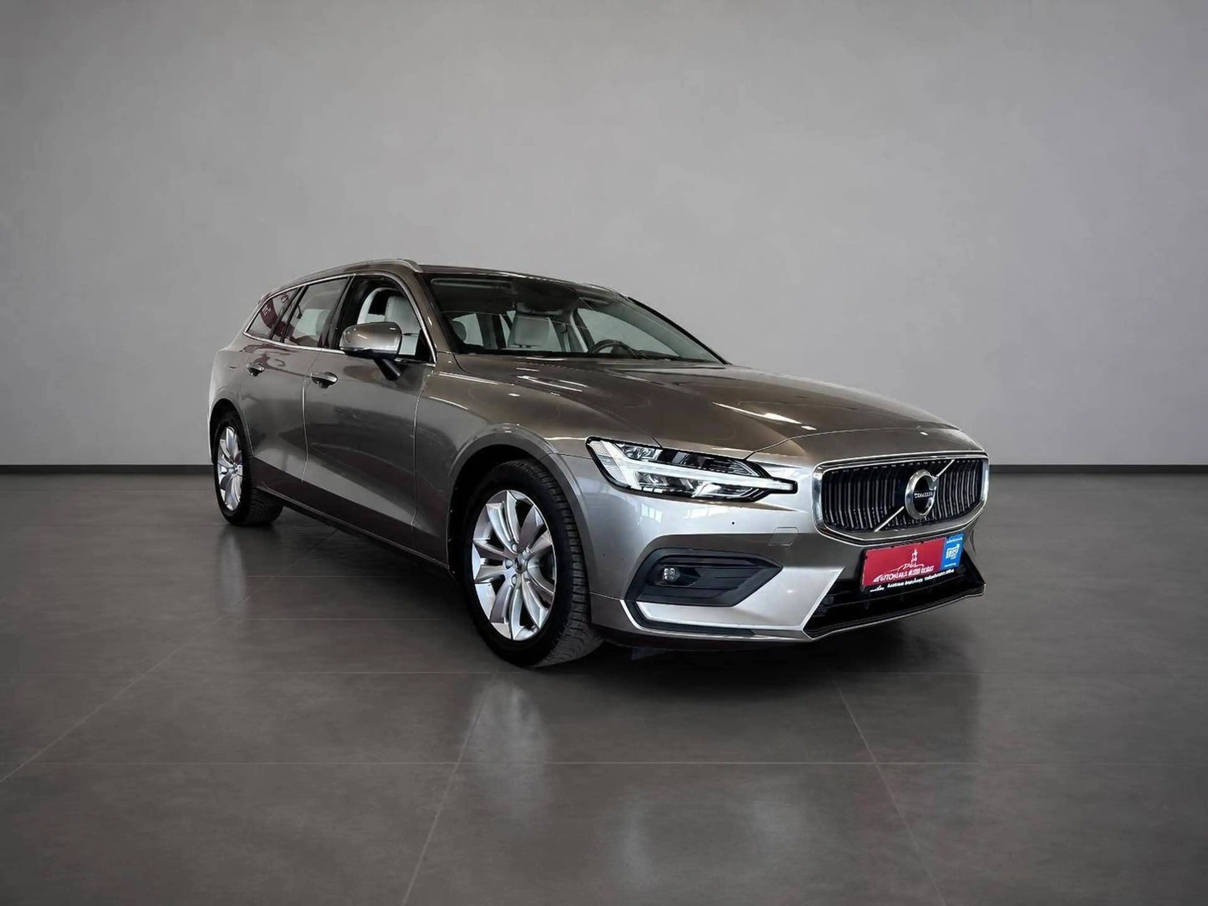 Volvo V60 Momentum Pro //Leder//LED//Navi//