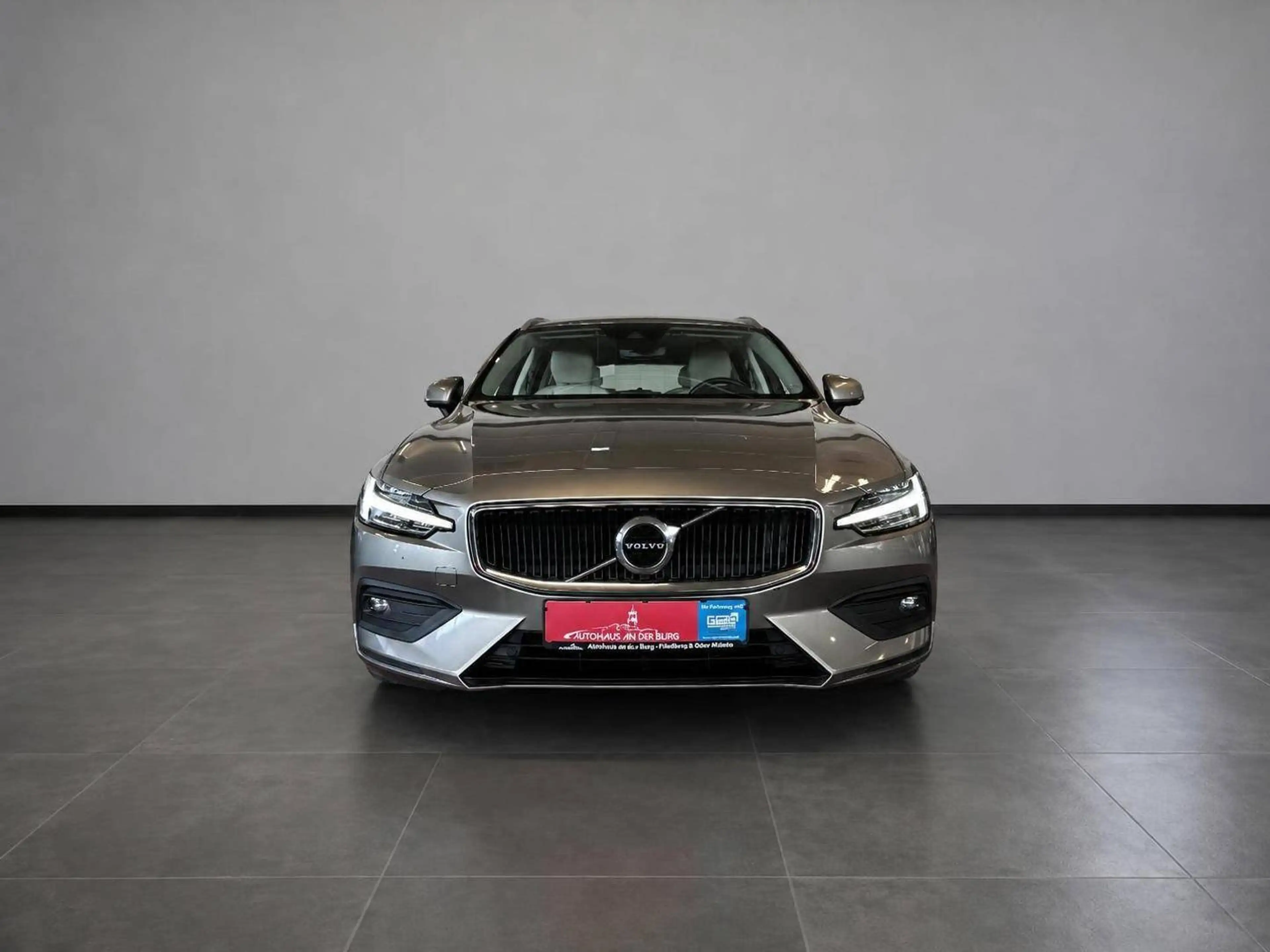 Volvo V60 Momentum Pro //Leder//LED//Navi// — photo 2