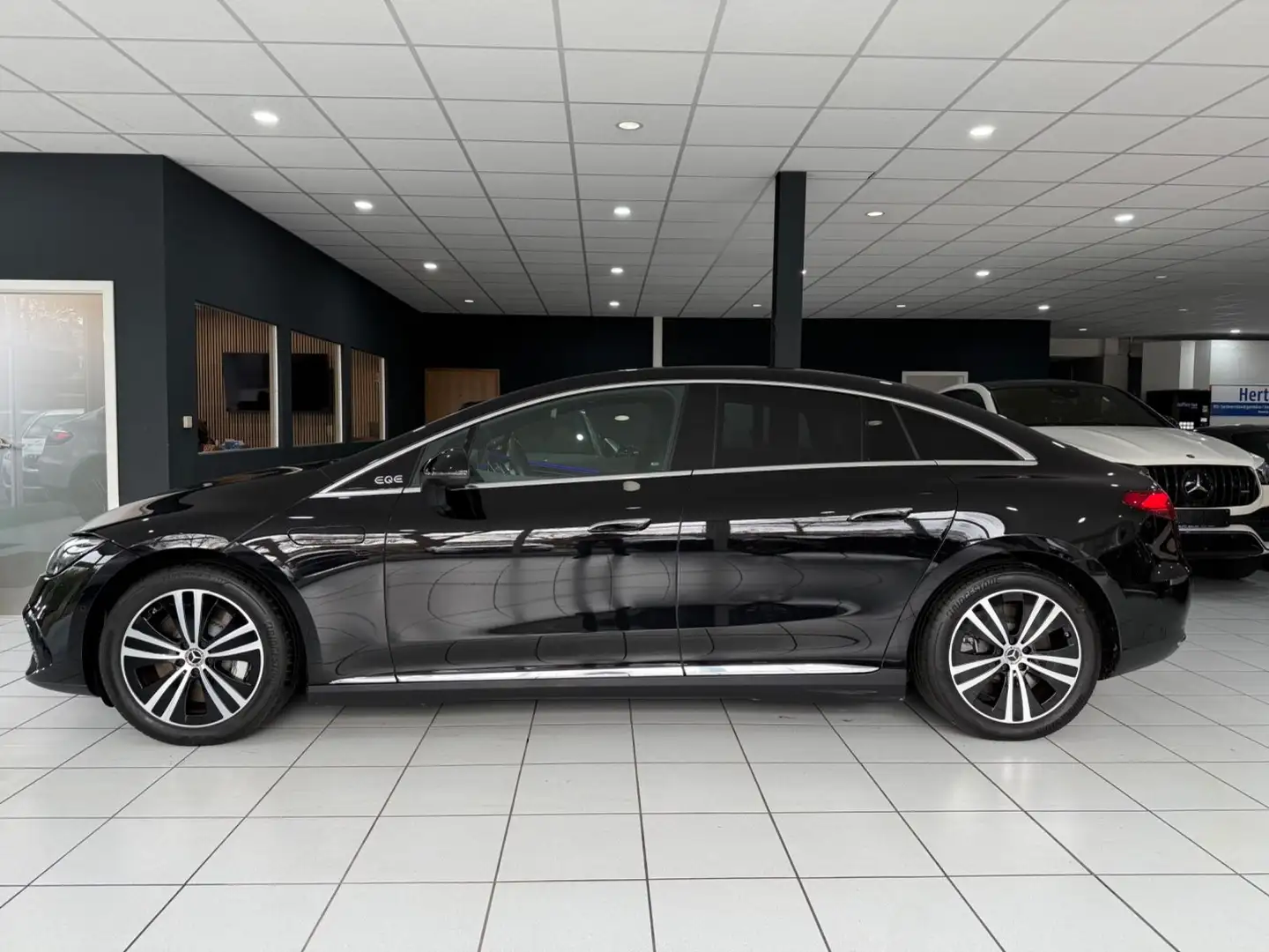 Mercedes-Benz EQE 300 DISTRONIC*MEMORY*KAMERA*CARPLAY*CARPLAY* Fekete - 2