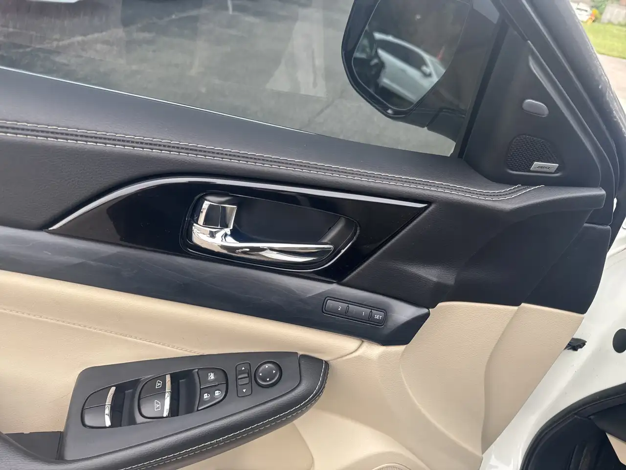Nissan Maxima снимка Nissan Maxima