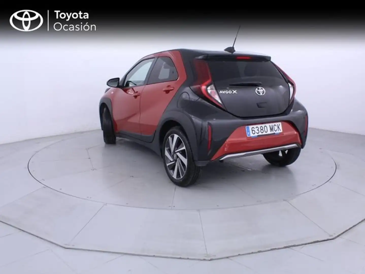 Toyota 1.0 VVT-I 72CV Trendy Edition Rojo - 2