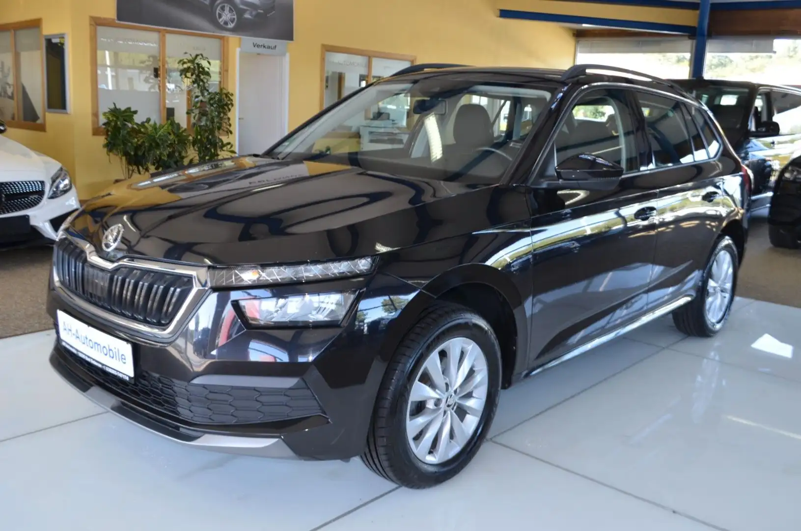 Skoda Kamiq Ambition AUTOMATIK / LED / KLIMA / PDC Schwarz - 1
