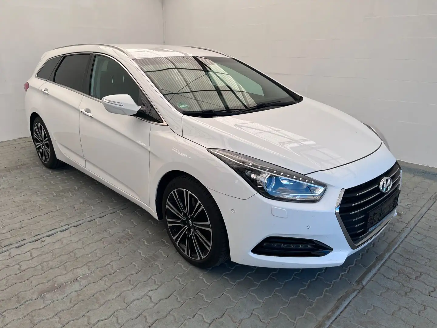 Hyundai i40 cw Premium Weiß - 2