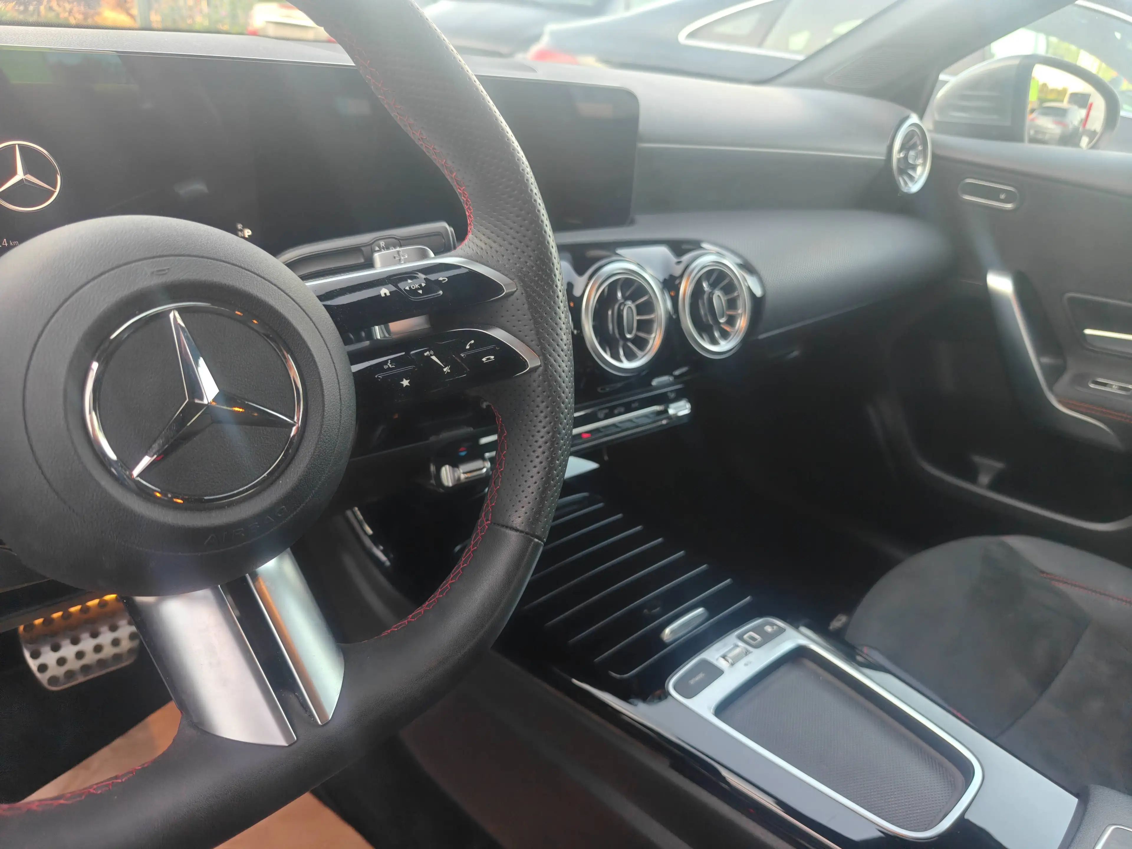 Mercedes-Benz A 200 A 200 AMG Line — photo 12