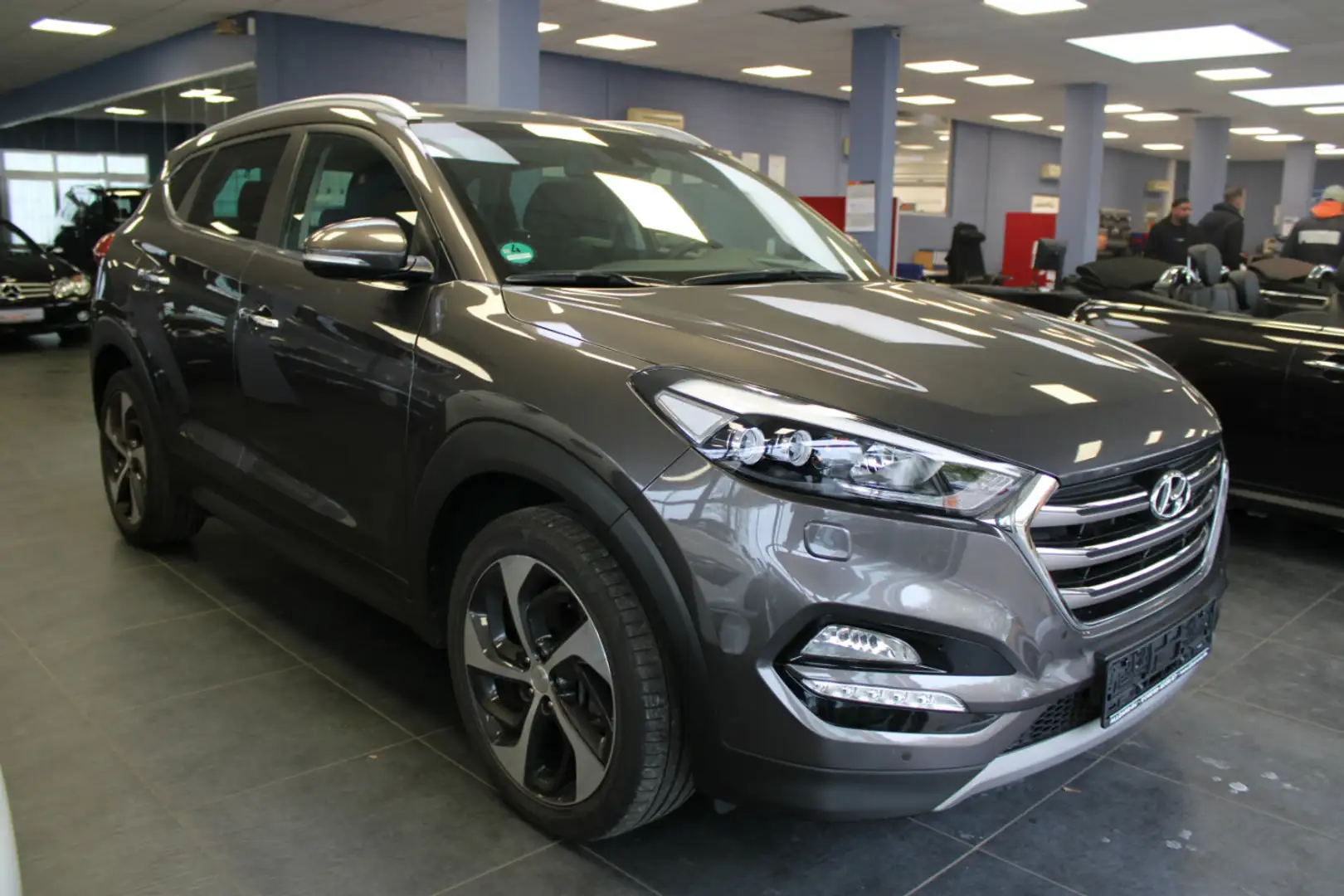 Hyundai TUCSON 1.6 4WD Grau - 1