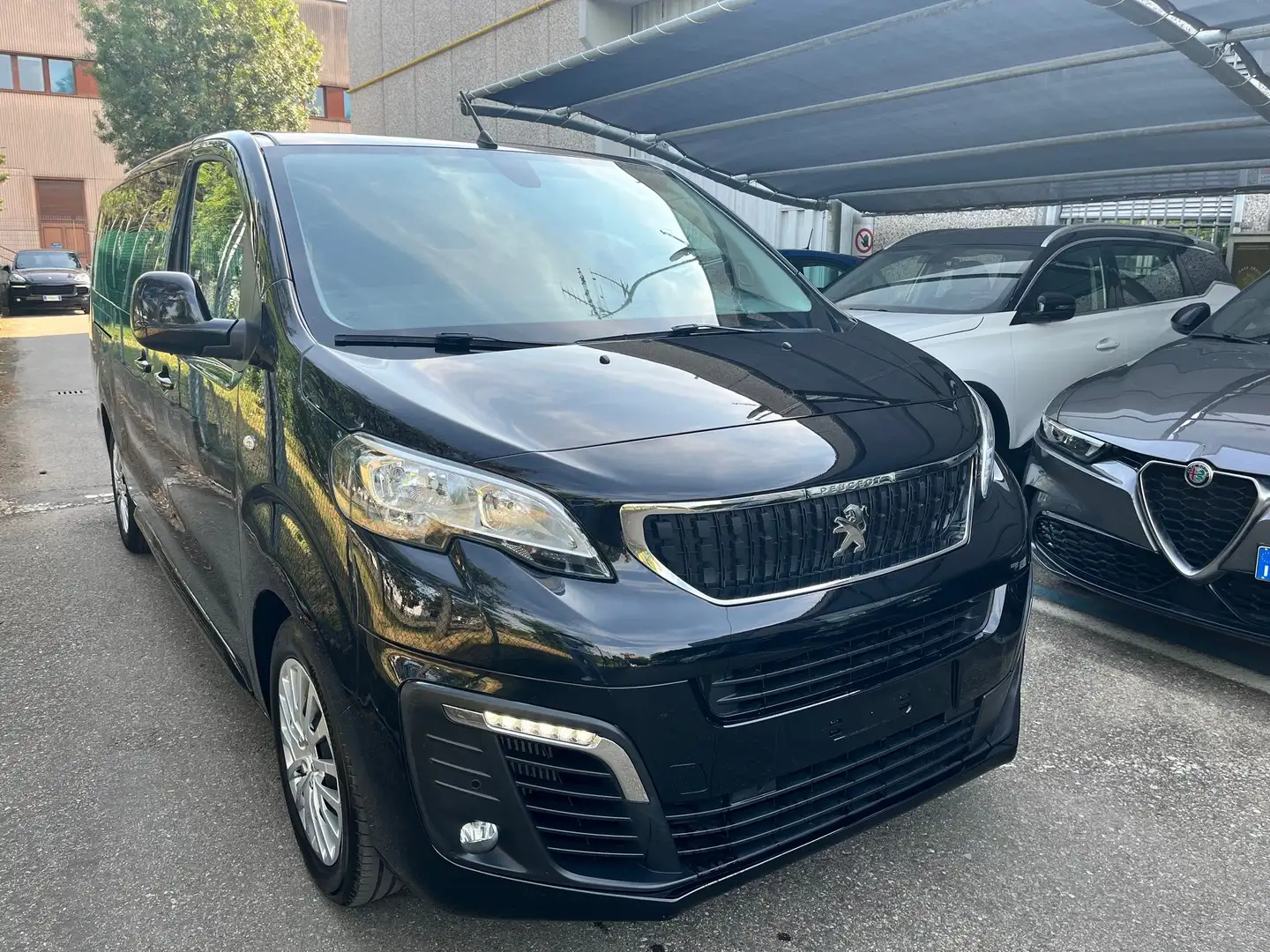 Peugeot Traveller BlueHDi 120 S&S Long Business 9Posti Nero - 1
