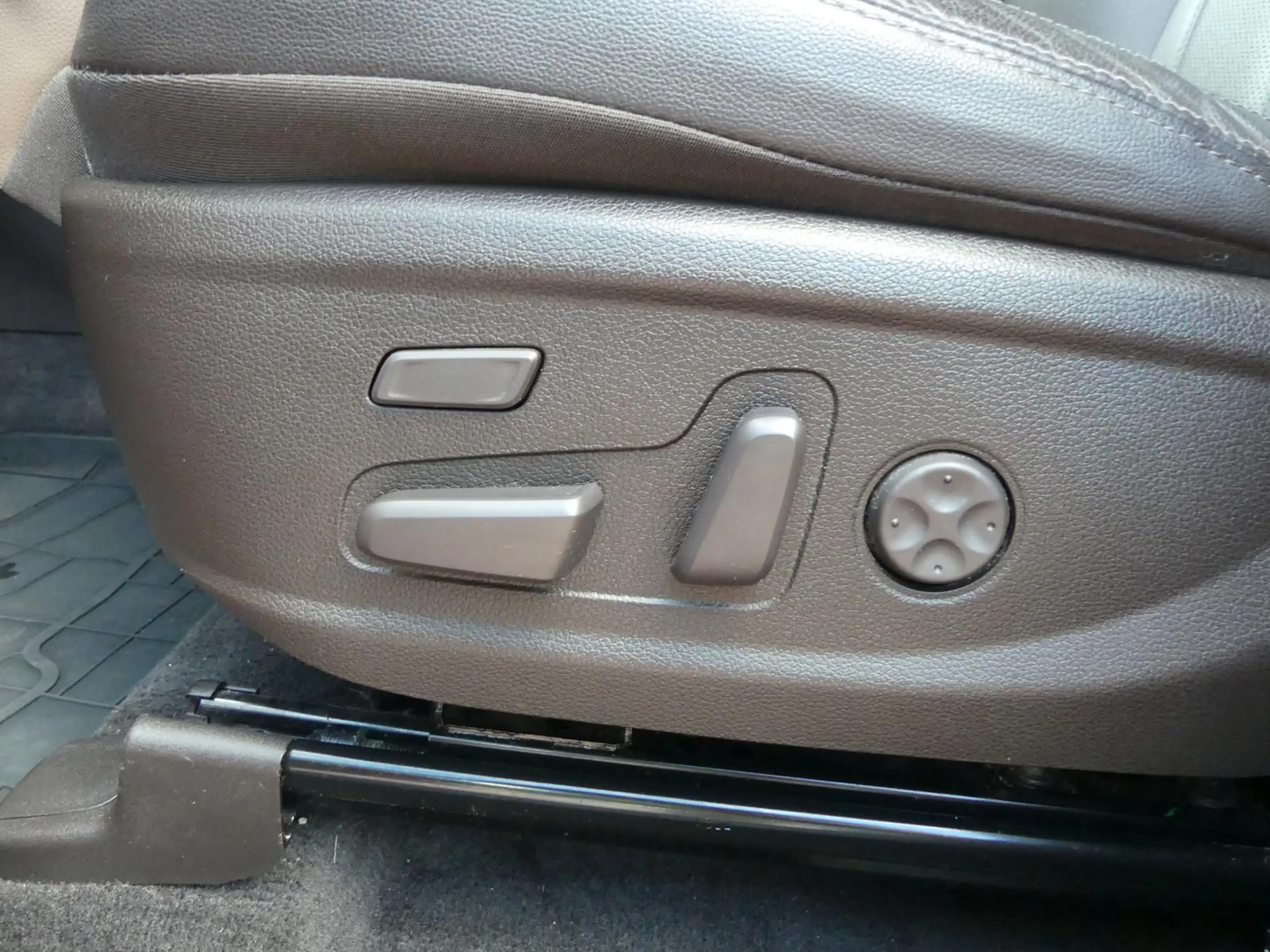 Hyundai SANTA FE Premium 4WD*HUD*Klima*PDC*360°*AHK*SHZ — photo 15