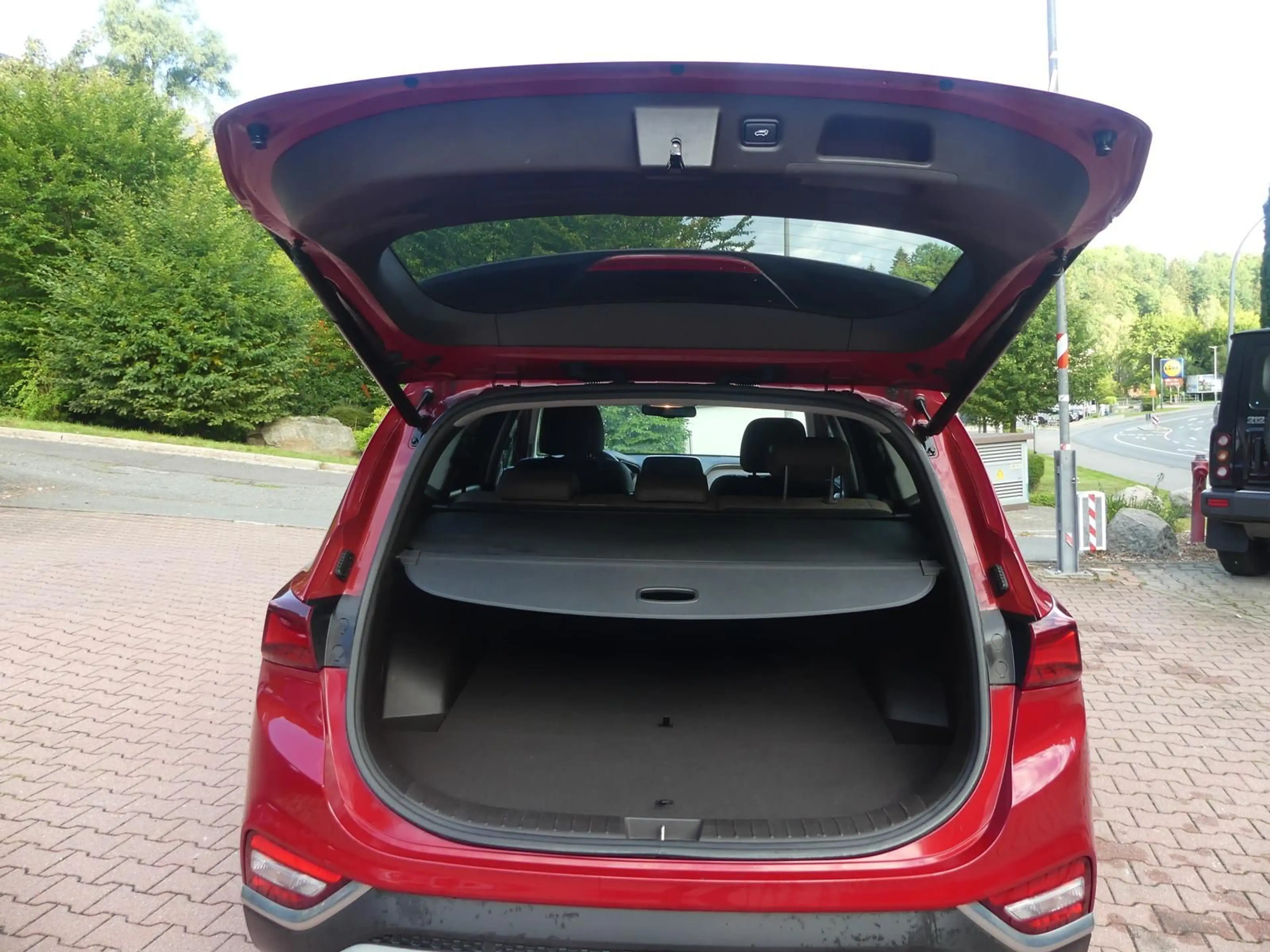Hyundai SANTA FE Premium 4WD*HUD*Klima*PDC*360°*AHK*SHZ — photo 9