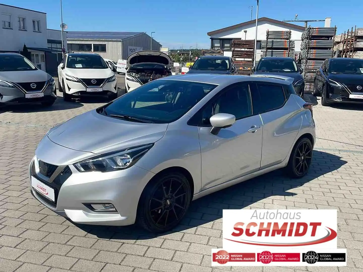 Nissan Micra 1.0 Tekna AVM/LED Zilver - 1