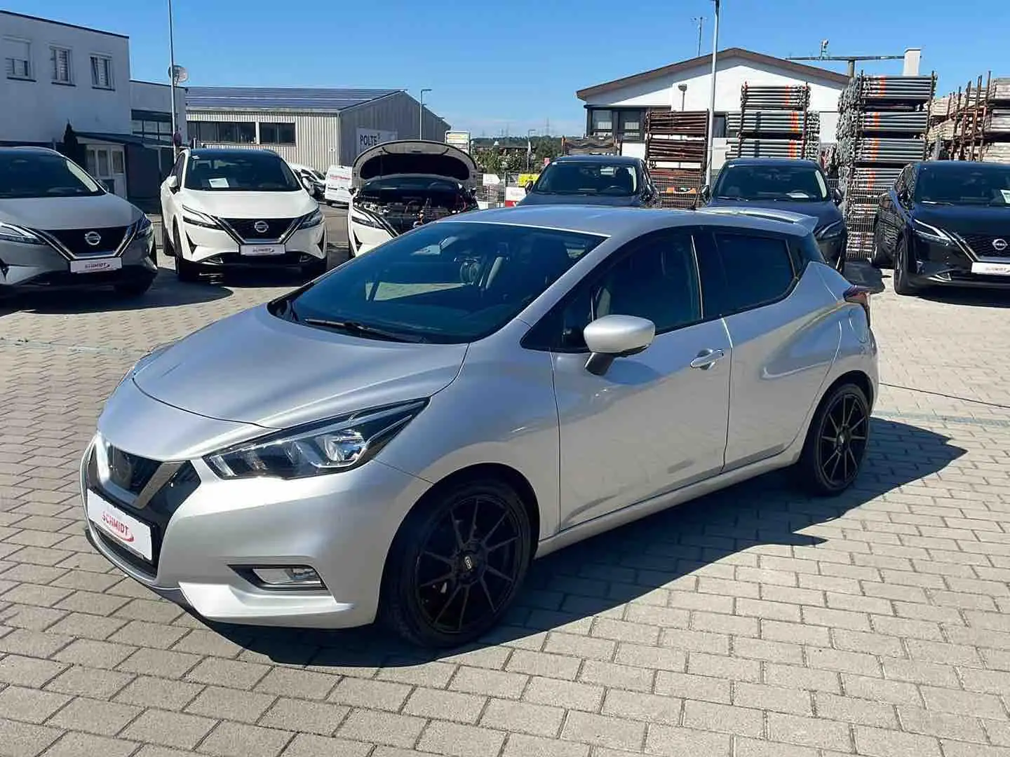 Nissan Micra 1.0 Tekna AVM/LED Zilver - 2