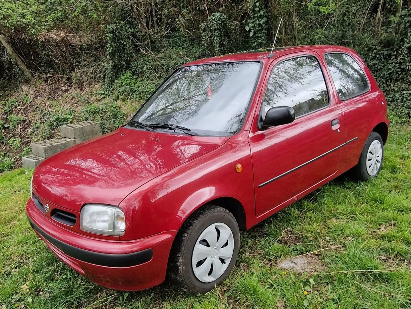 Nissan Micra 1.0i L Czerwony - 2