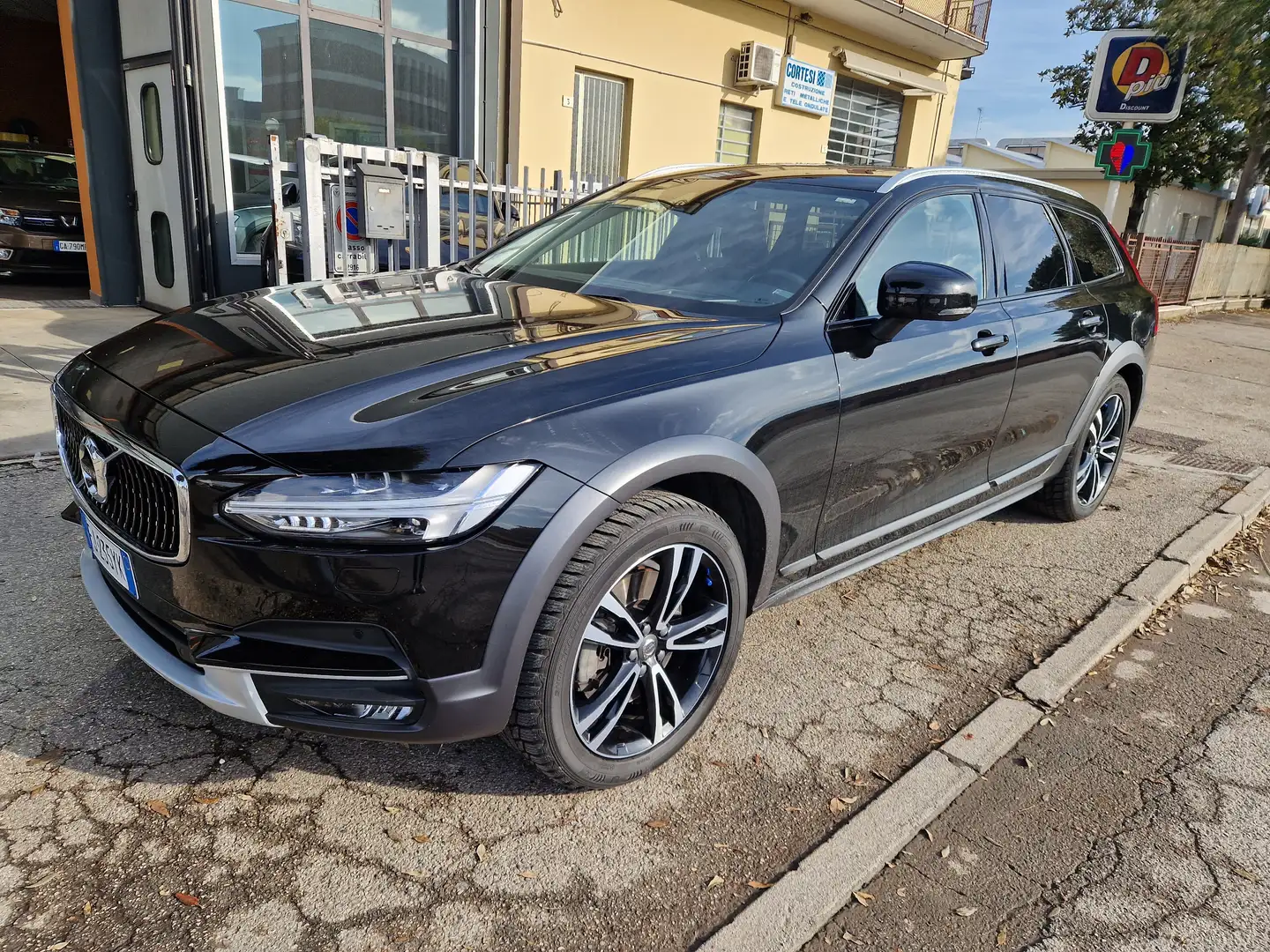 Volvo V90 Cross Country 2.0 d4 awd geartronic Noir - 1