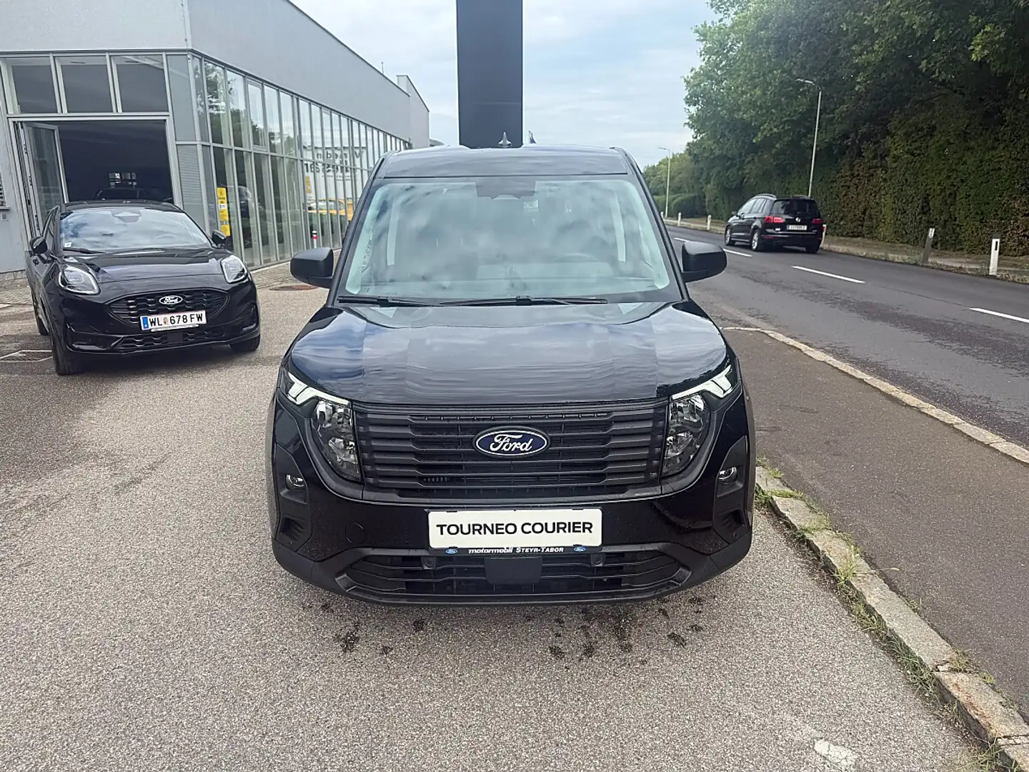 Ford Tourneo Courier 1,0 EcoBoost Trend Schwarz - 1
